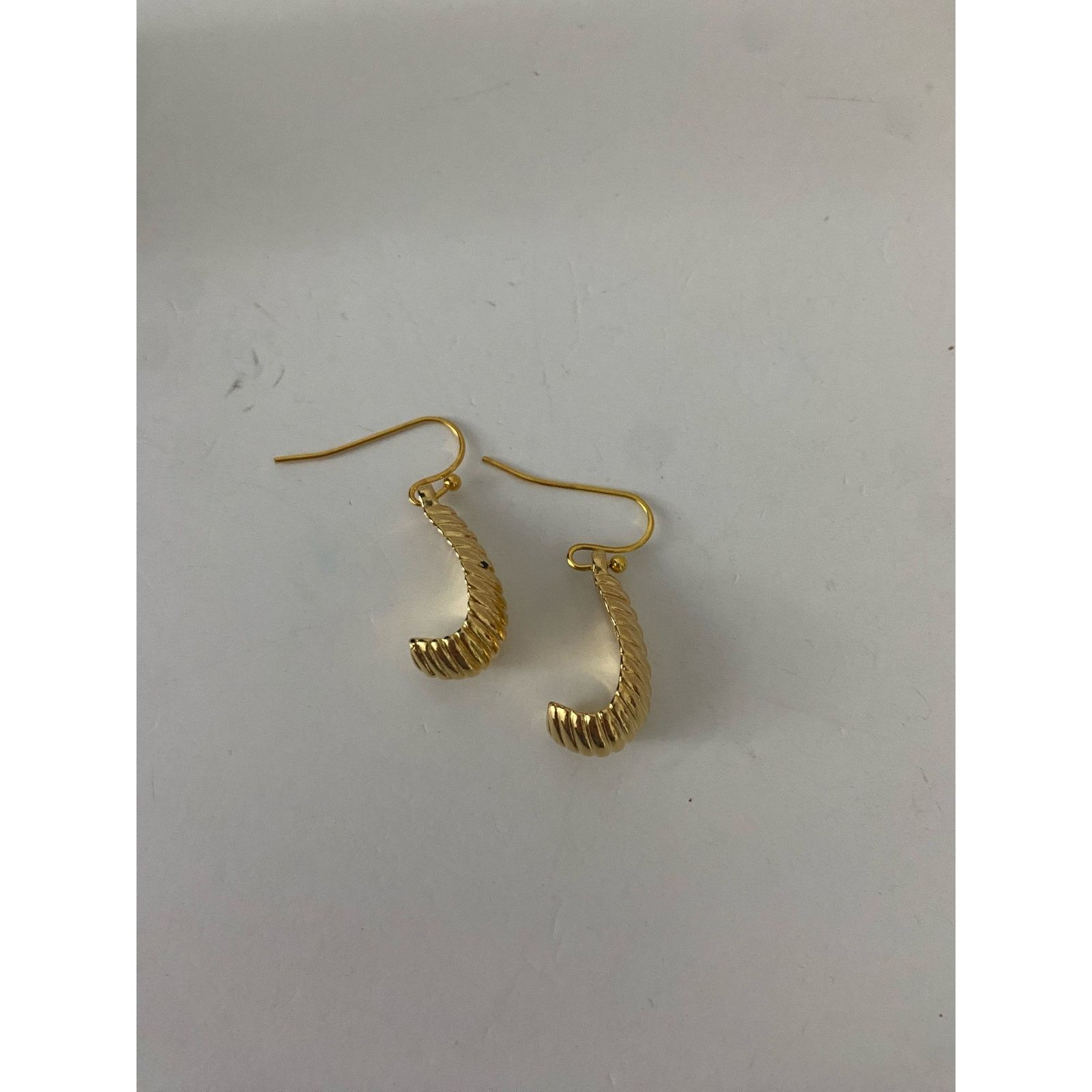 Handmade Upcycled etched gold tone curve earrings Size ONE SIZE - 4 Thumbnail