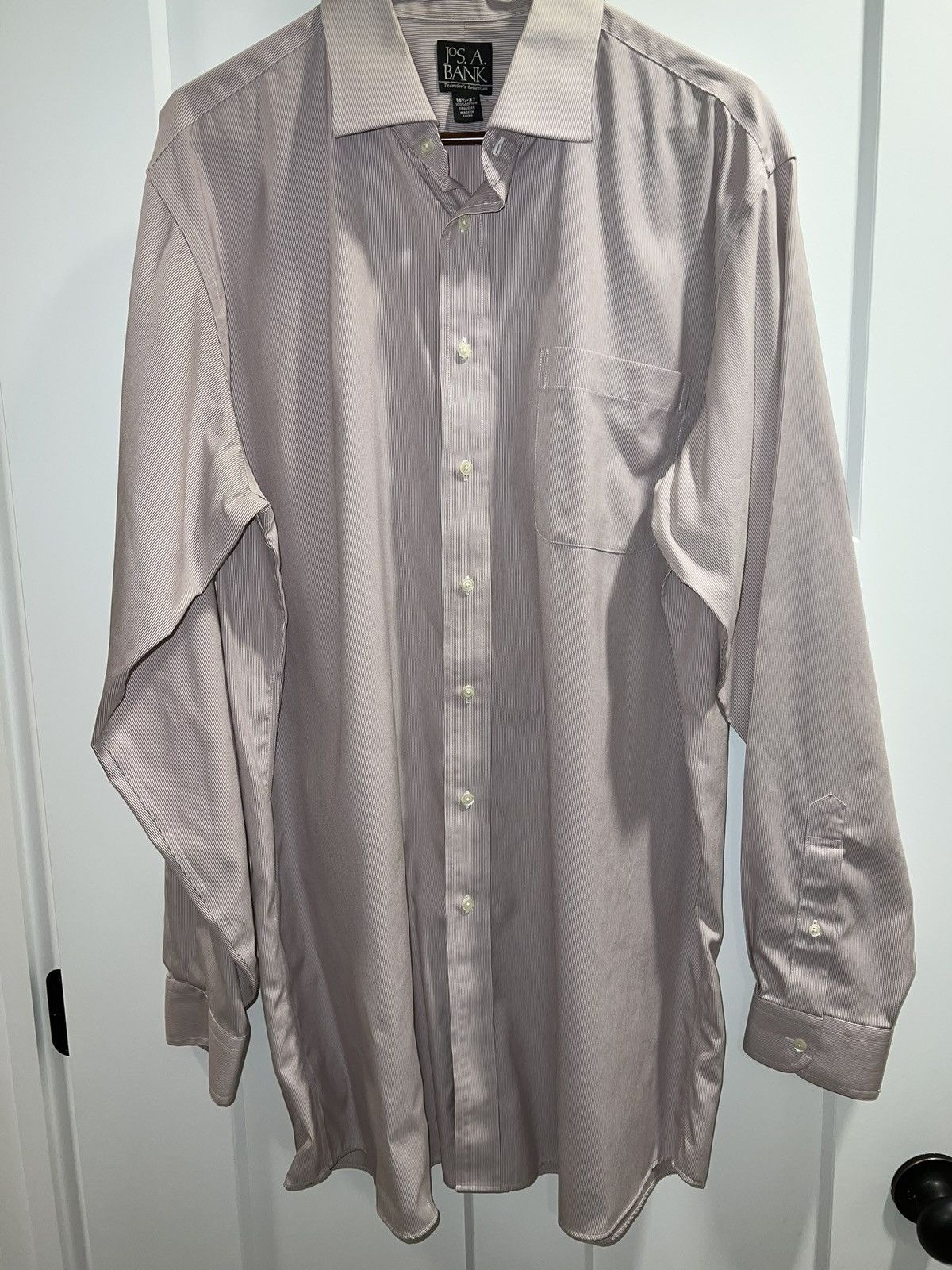 Jos. A. Bank Jos A Bank Travelers Collection dress shirt. Size US L / EU 52-54 / 3 - 1 Thumbnail