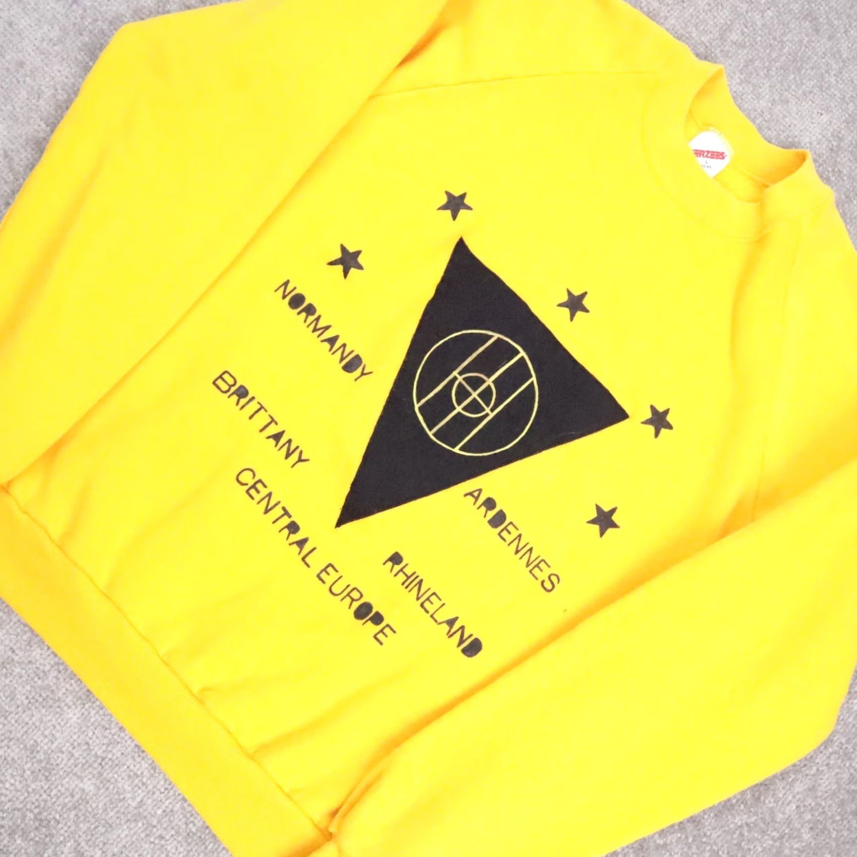 Vintage VINTAGE Shirt Mens L Yellow Central Europe Long Sleeve Crew Neck Pullover Sweatshirt Size US L / EU 52-54 / 3 - 6 Thumbnail