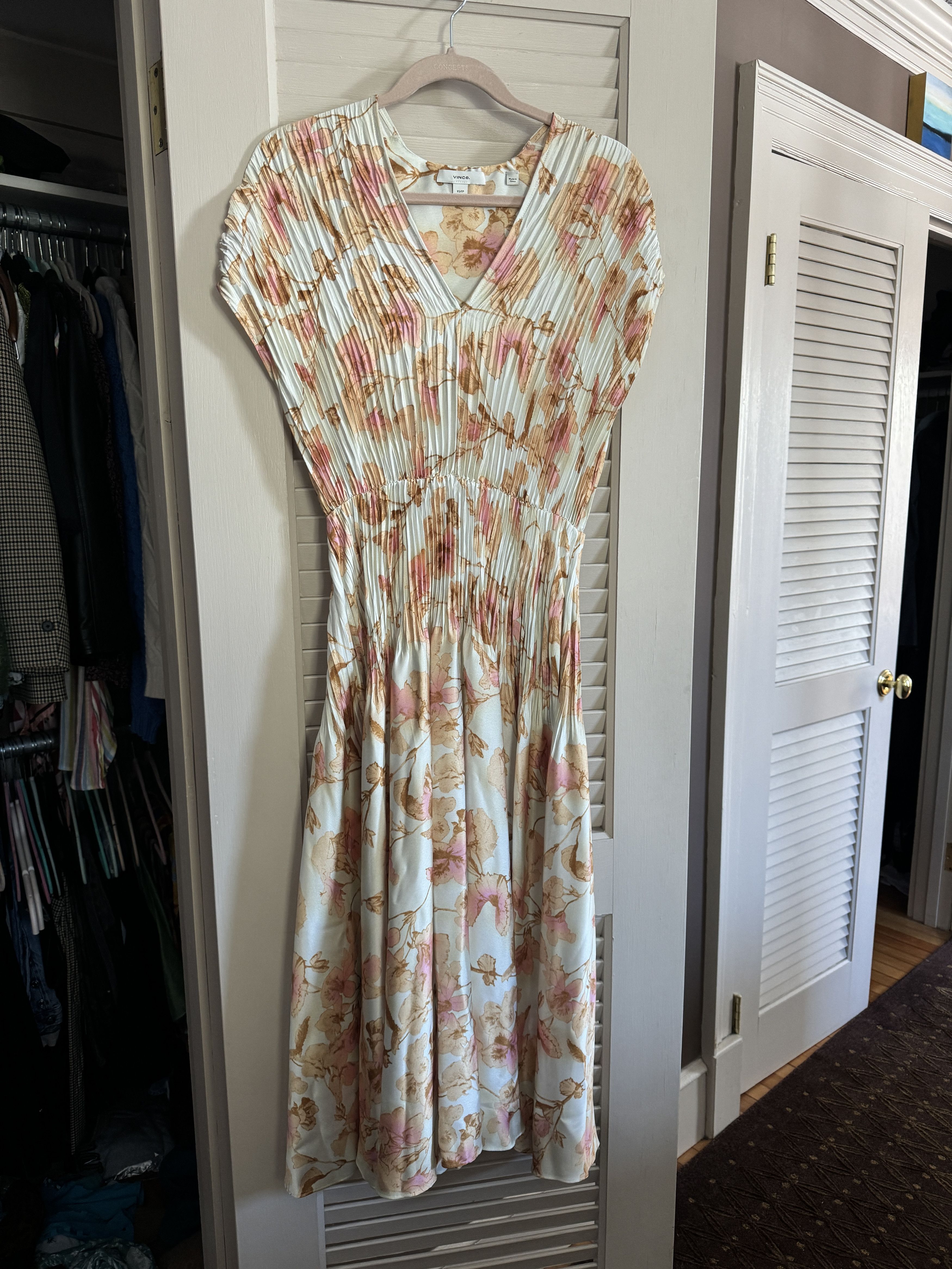 Vince Vince Pleated Floral Silk Dress Size XS / US 0-2 / IT 36-38 - 2 Thumbnail