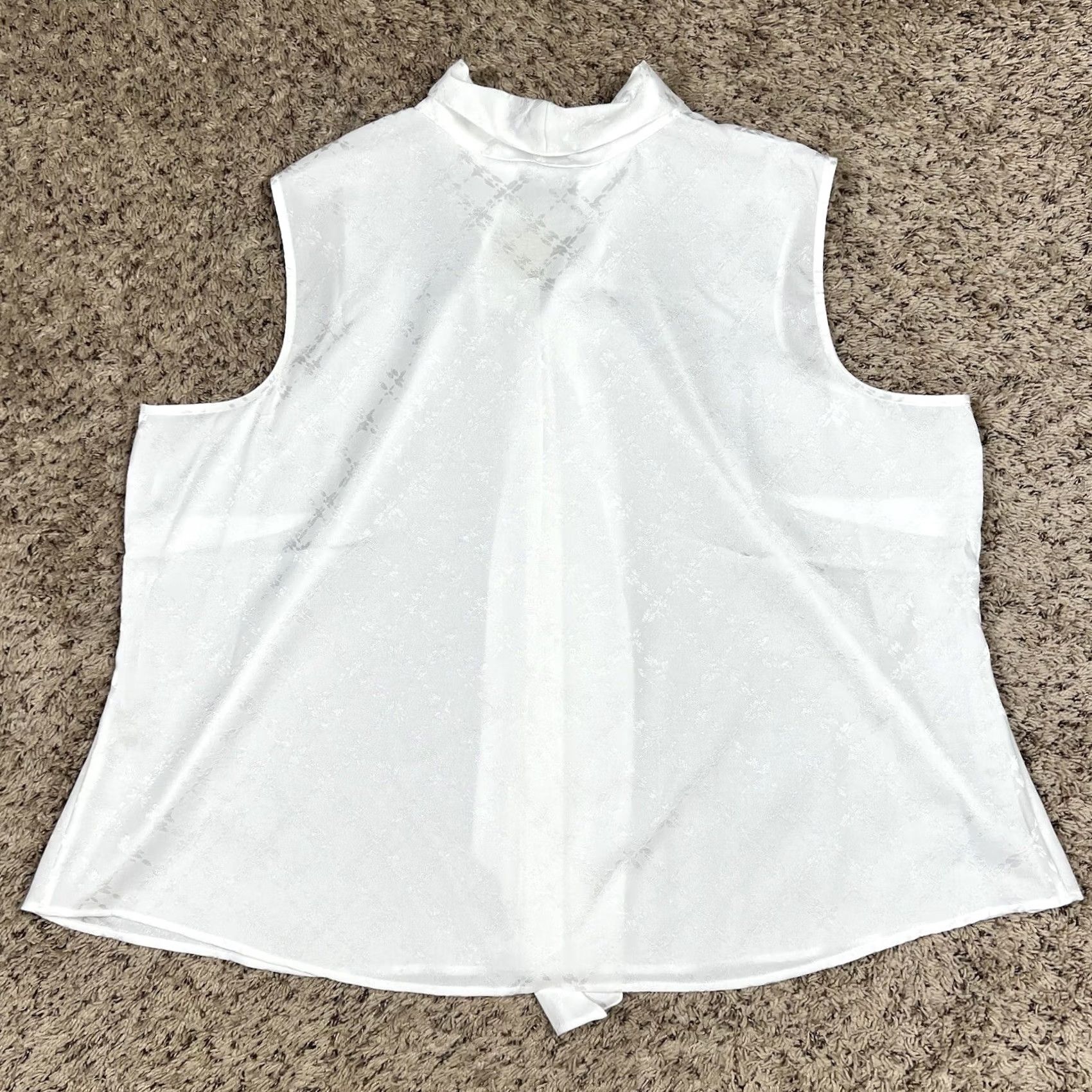 Calvin Klein Calvin Klein Blouse Sleeveless White 3XL Womens Button Up V-Neck Geometric Pattern Size XXL / US 16-18 / IT 52-54 - 3 Thumbnail
