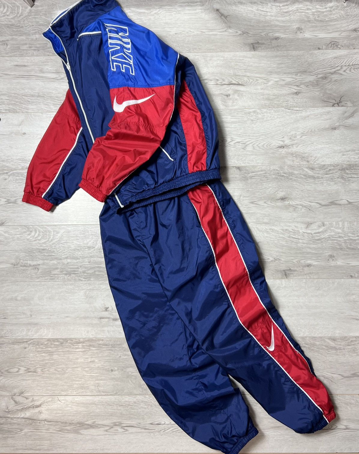 Nike 90s Vintage Nike Drill Nylon Track Suit Embroidered Big Logo Size US L / EU 52-54 / 3 - 2 Thumbnail