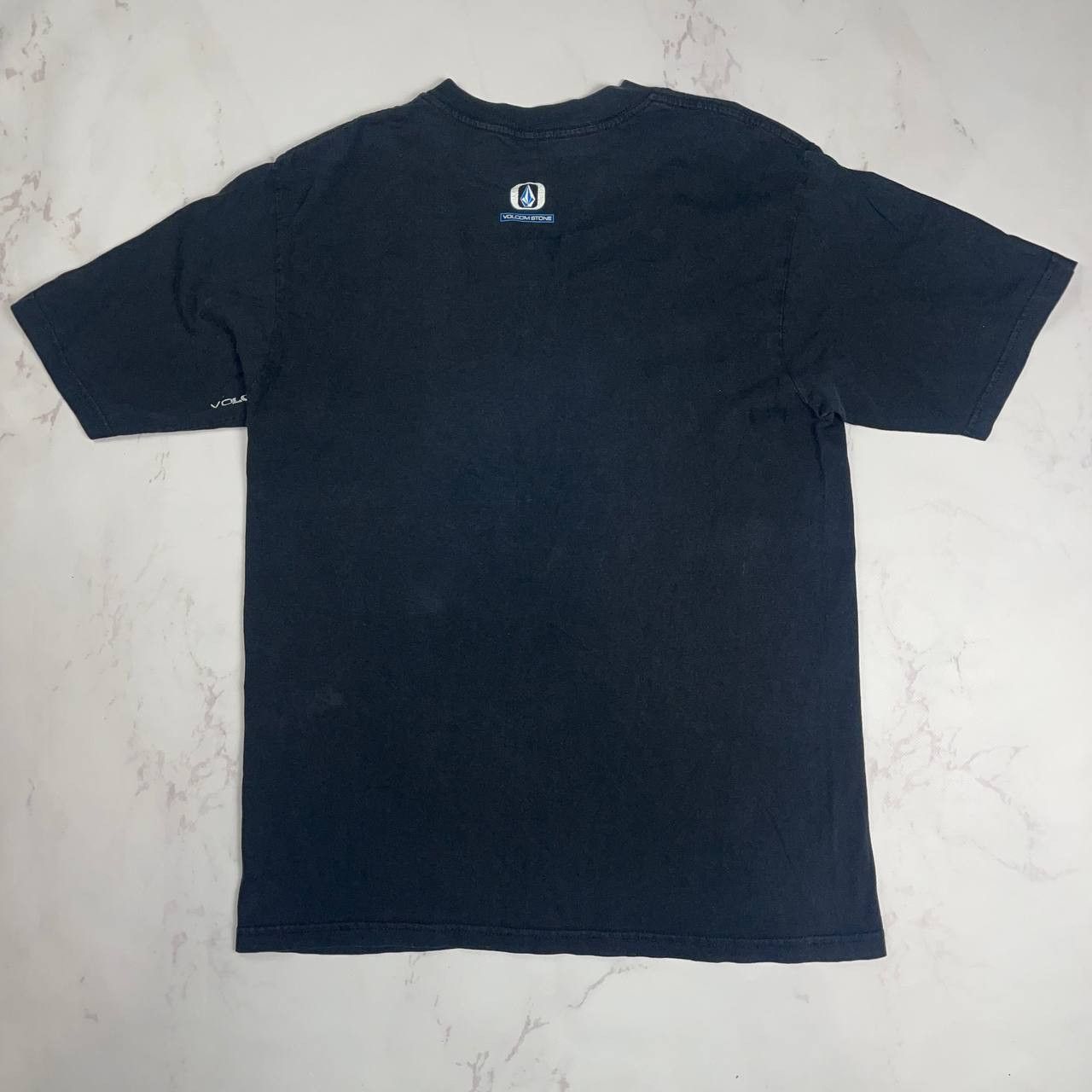 Vintage vintage volcom t-shirt size L black 90s crazy vintgae Size US L / EU 52-54 / 3 - 8 Thumbnail