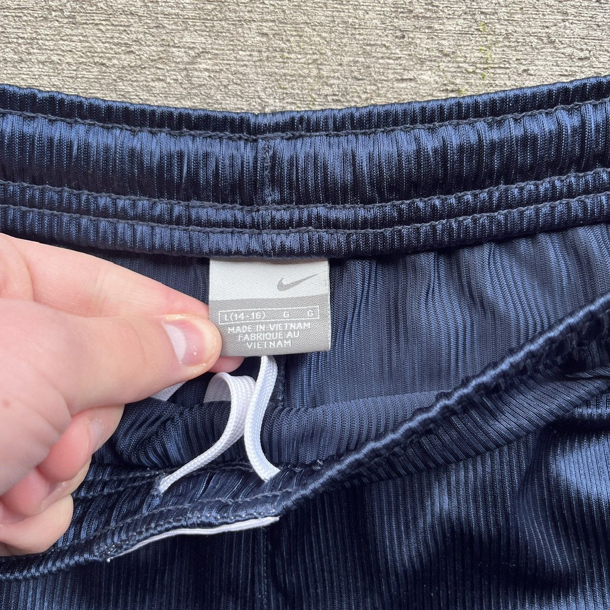 Nike Y2k Nike Shorts Size US 30 / EU 46 - 2 Thumbnail