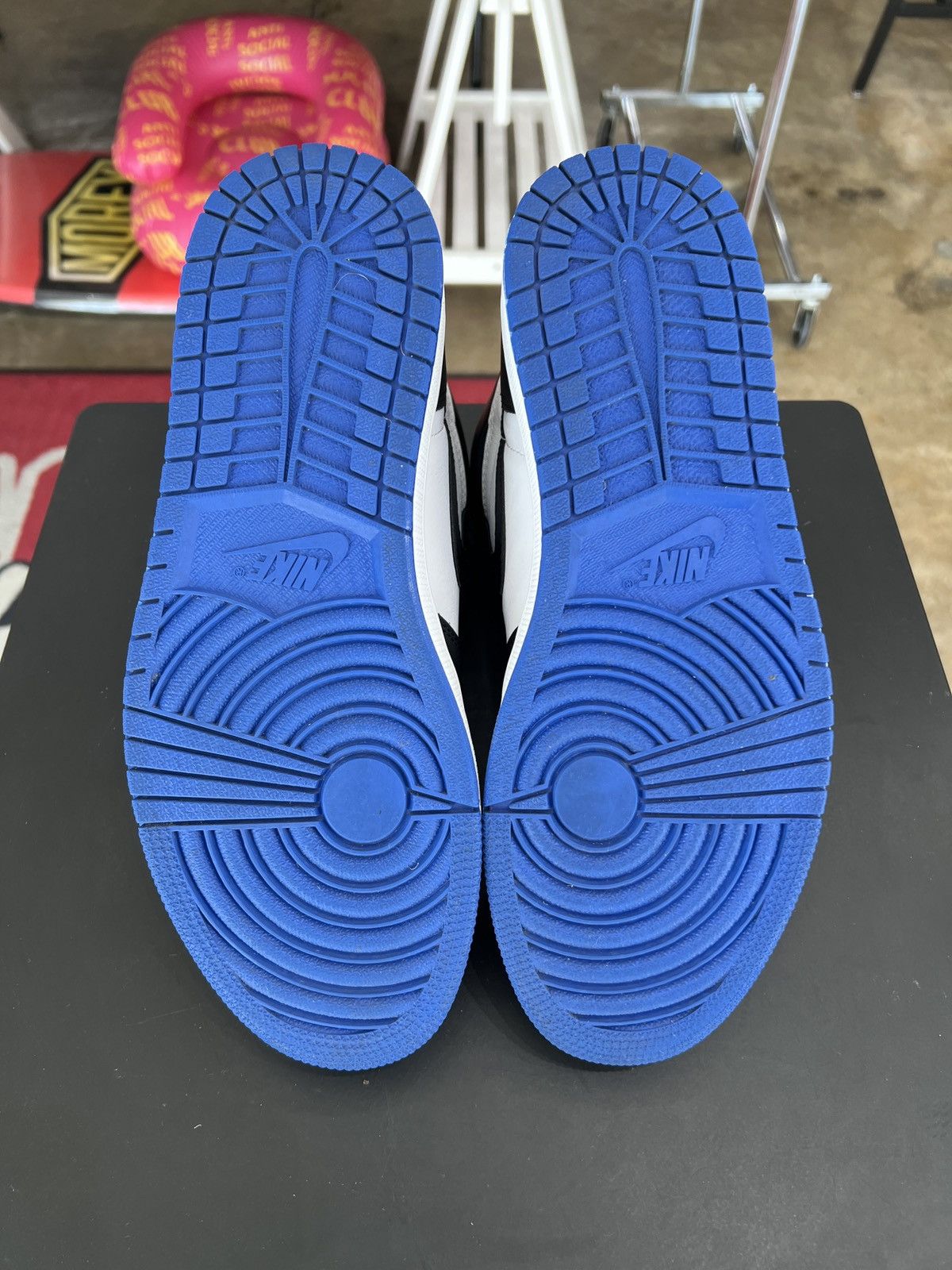 Jordan Brand Air Jordan 1 High Royal Toe Size 10 (2020) Size US 10 / EU 43 - 8 Thumbnail