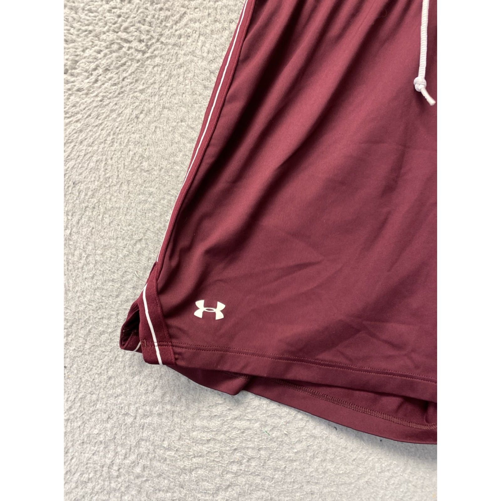 Nike VINTAGE Under Armour Shorts Womens M Maroon Athletic Beach Running 90s Hipster Y2K Pockets Breathable Size 32" / US 10 / IT 46 - 2 Thumbnail