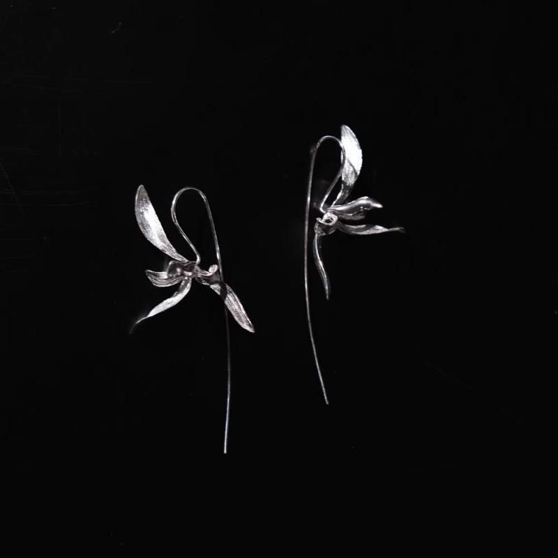 Falling Bloom Silver Threader Earrings