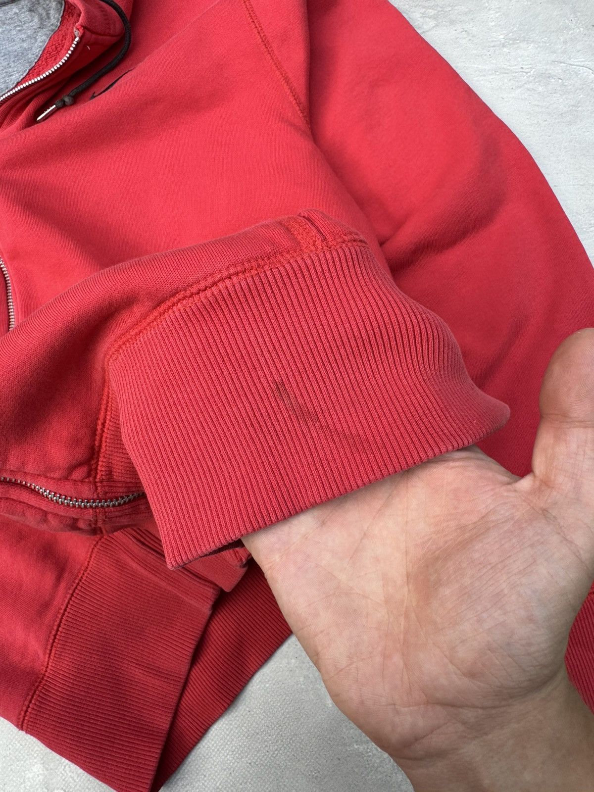 Nike Vintage Nike Swoosh Red Cotton Zip Hoodie Size US L / EU 52-54 / 3 - 11 Thumbnail
