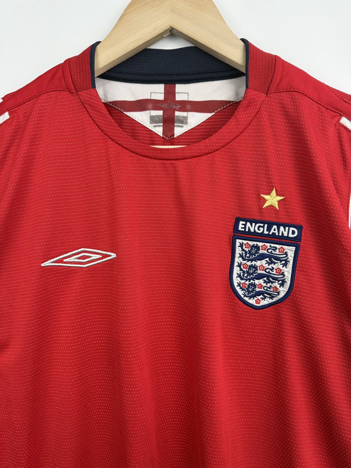 Umbro 🏴󠁧󠁢󠁥󠁮󠁧󠁿 2004-2005 Umbro England Away Soccer Jersey Football Kit Size US M / EU 48-50 / 2 - 4 Thumbnail