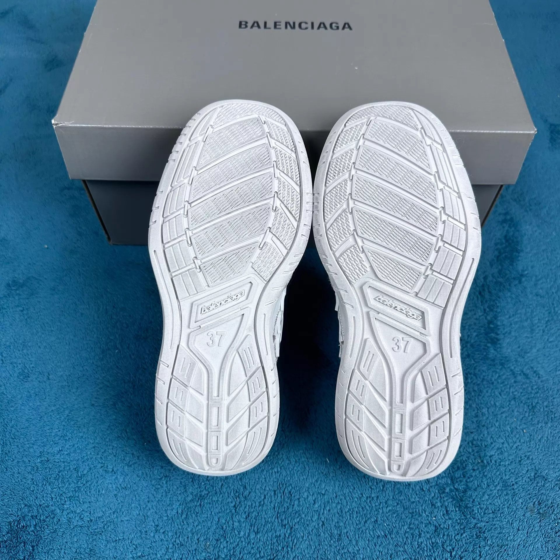 Balenciaga Balenciaga 25 Qixi Hamptons Worn-out White Sneaker 37 Size US 6.5 / IT 36.5 - 5 Thumbnail