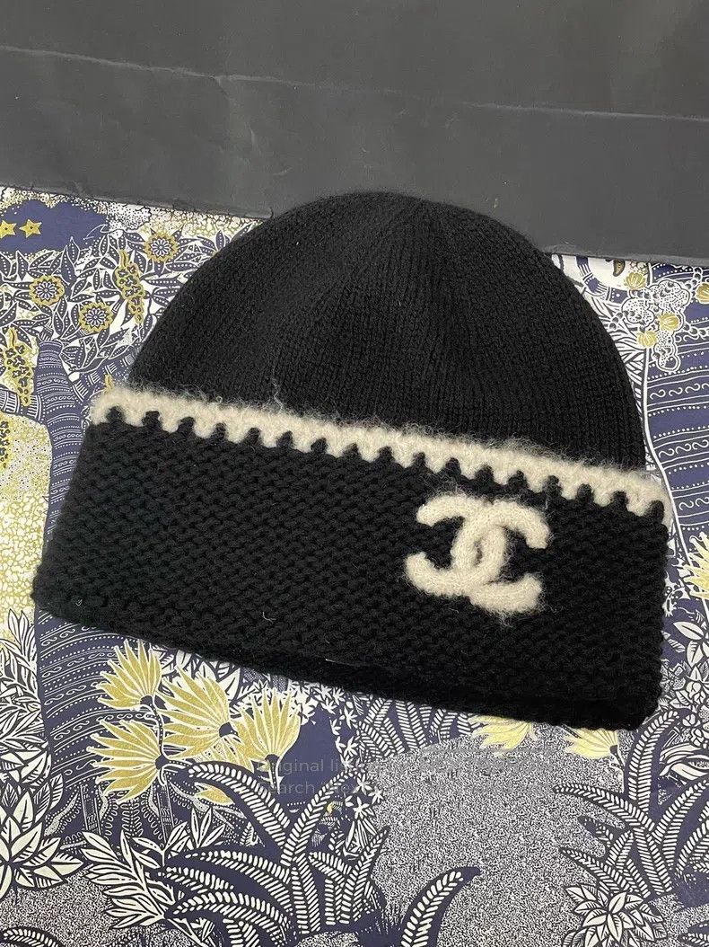 Chanel Chanel Black and white double C knitted cold cap Size ONE SIZE - 1 Thumbnail