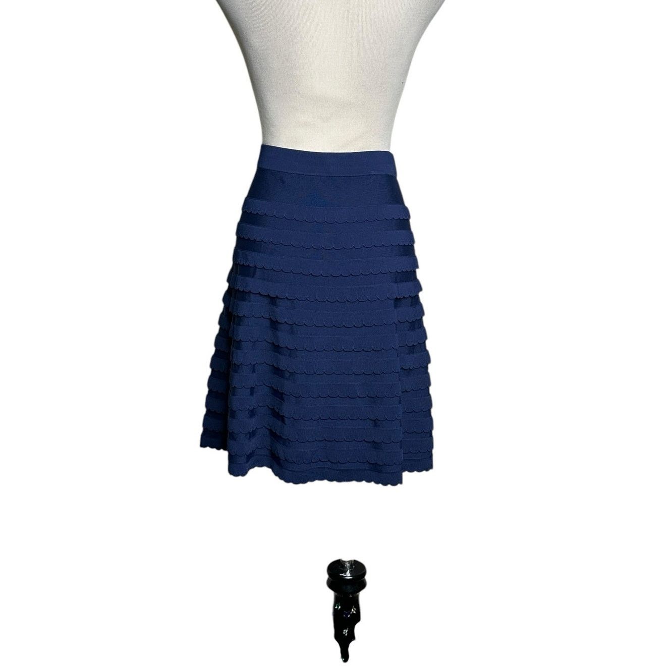 Lilly Pulitzer Lilly Pulitzer Scalloped Tiered A-Line Knit Skirt Size Small Size 34" / US 12 / IT 48 - 2 Thumbnail