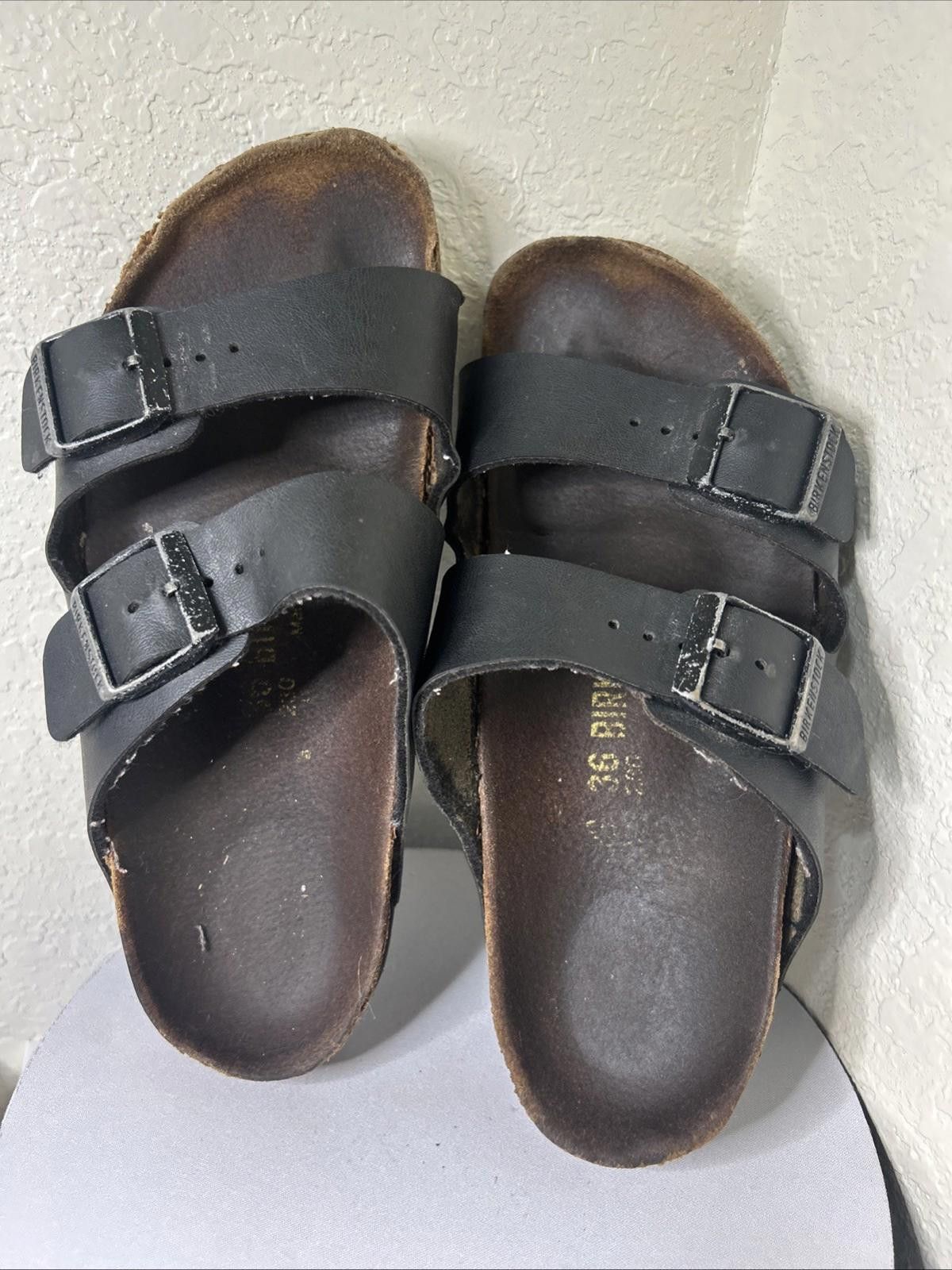 Birkenstock BIRKENSTOCK Arizona Black Leather Sandals Women Sz6.5 Size US 6.5 / IT 36.5 - 2 Thumbnail