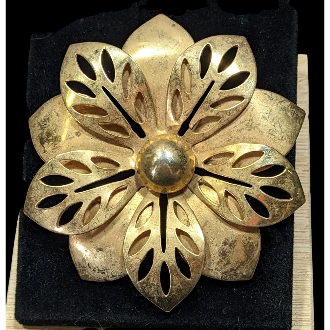 Other Vintage Floral Large Gold Tone Layered Flower Brooch Size ONE SIZE - 1 Thumbnail