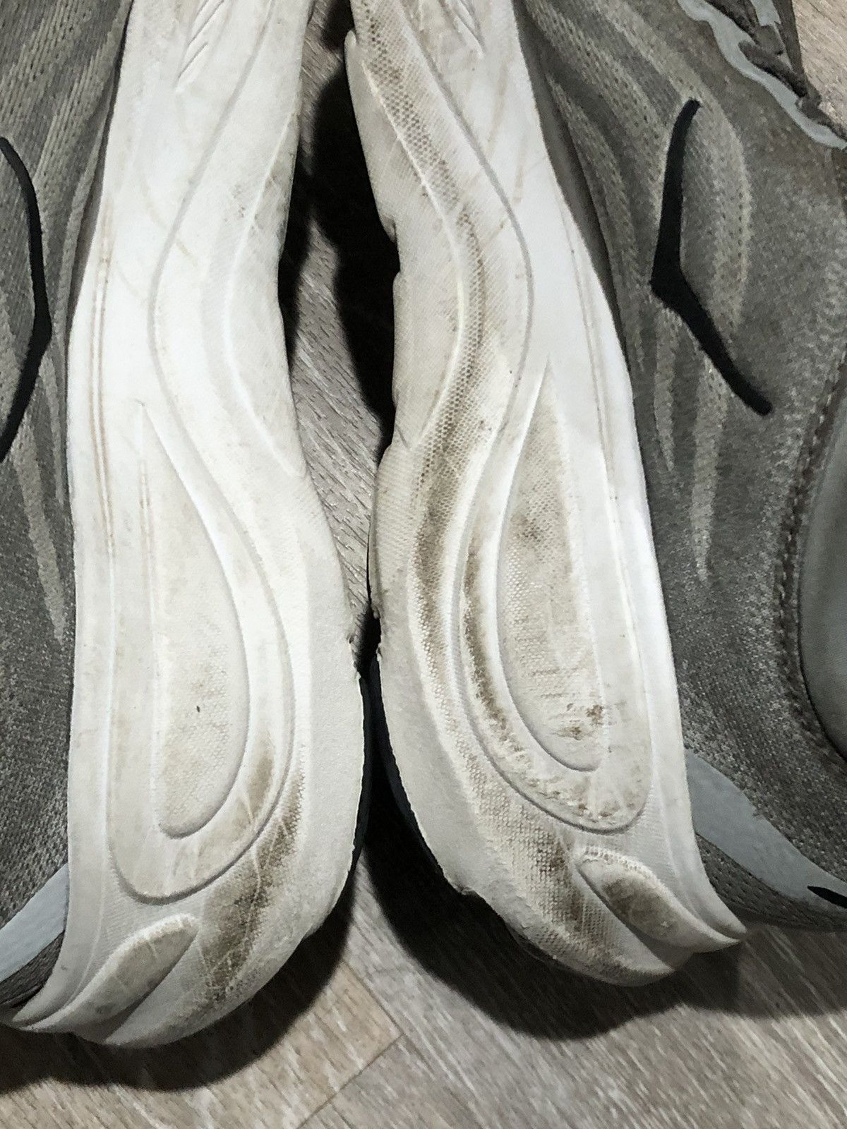 Hoka Hoka One One Bondi 9 Shoes Mens Size 10.5 2E Wide Gray Size US 10.5 / EU 43-44 - 9 Thumbnail