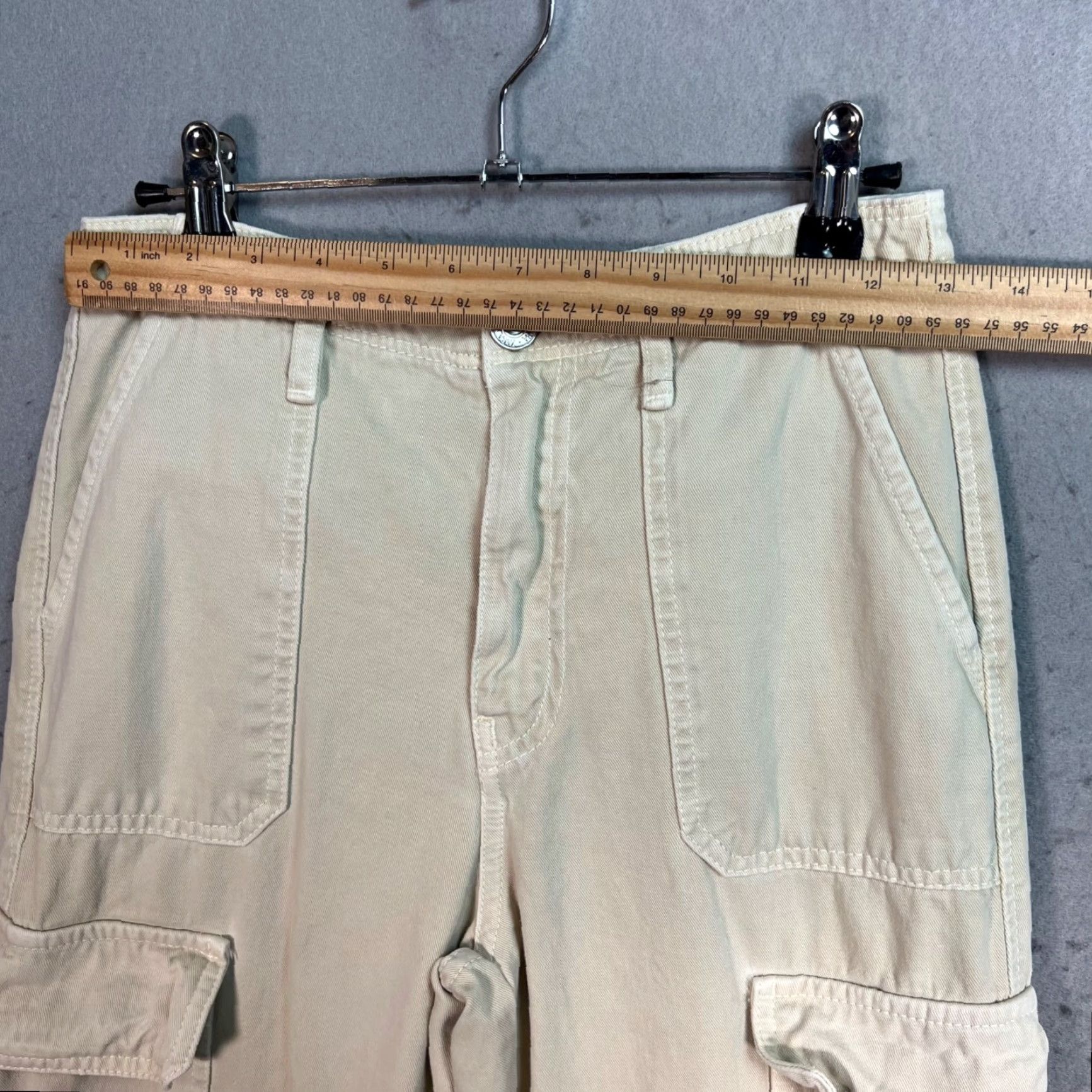 Zara VINTAGE Zara Womens Cargo Pants Beige Size 2 Cotton Casual Straight Leg Womens Pants Beige Cotton Cargo Pockets 30in Inseam Size 26" / US 2 / IT 38 - 5 Thumbnail