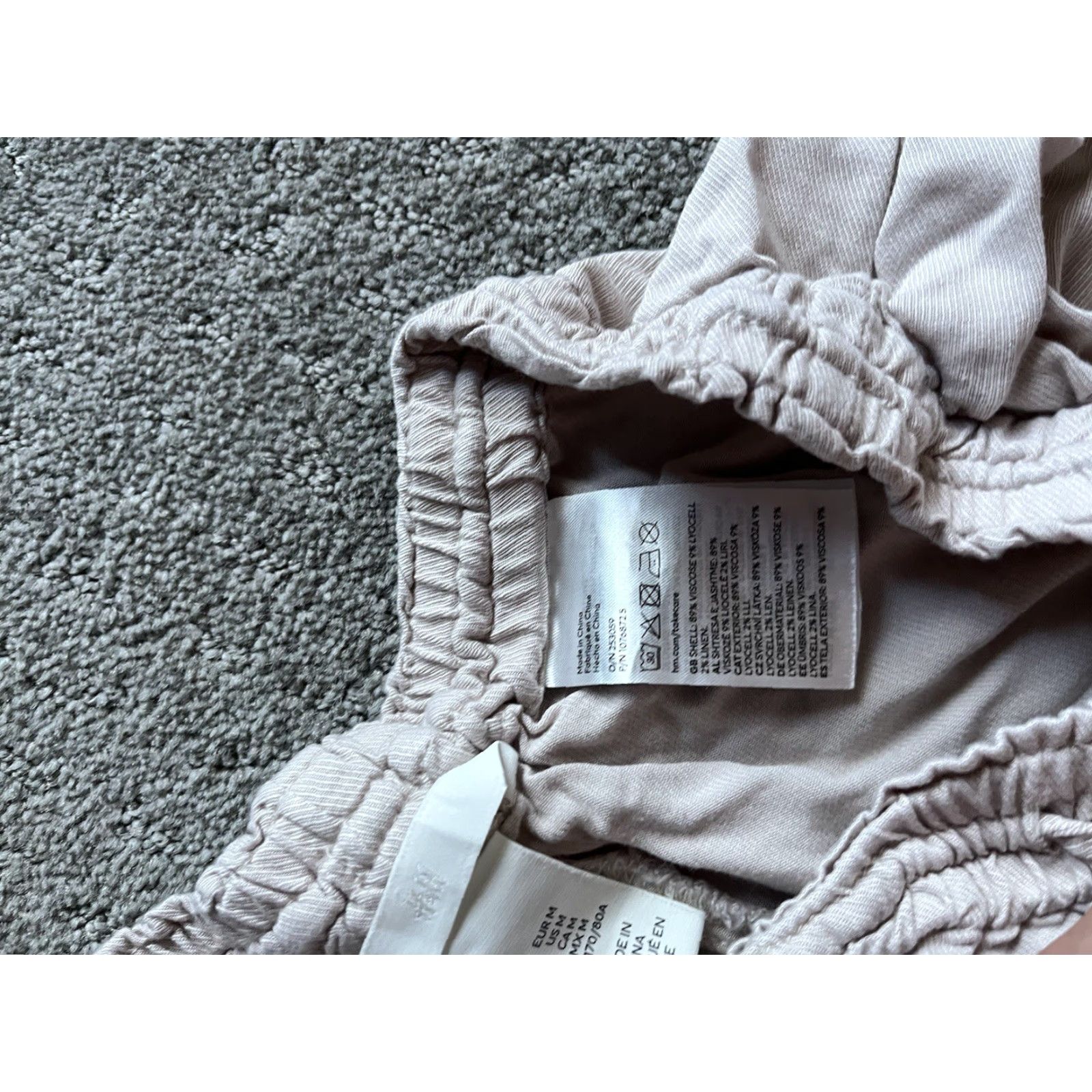 H&M H&M Linen Blend Shorts Elastic Waist Casual Summer Beige Shorts M Women Regular Beach Vacation (Note: ensure only original words; avoid extra spaces) Size 32" / US 10 / IT 46 - 4 Thumbnail