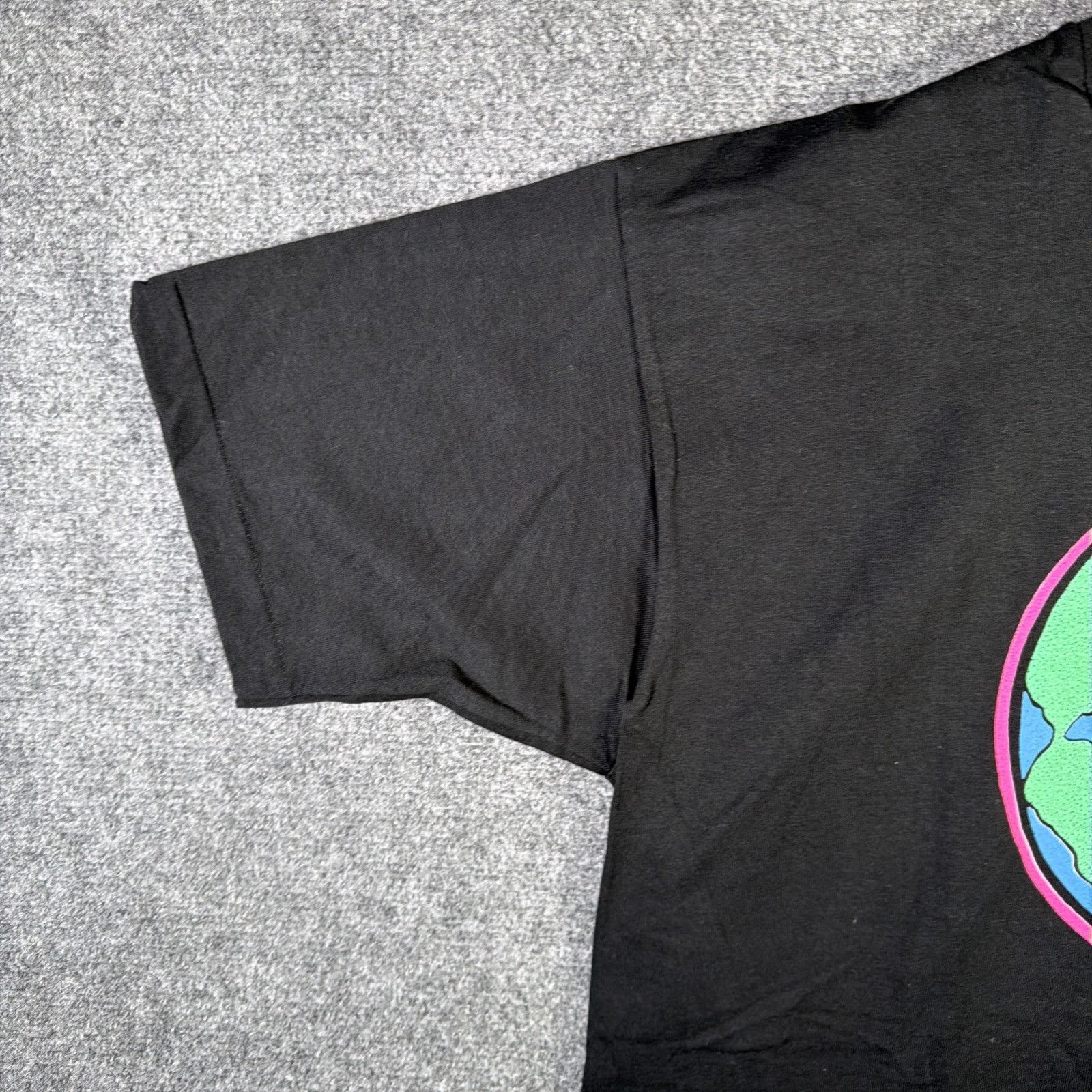 Fruit Of The Loom Vintage Earth Shirt XL Black 90s Planet Love Art Abstract Size US XL / EU 56 / 4 - 4 Thumbnail