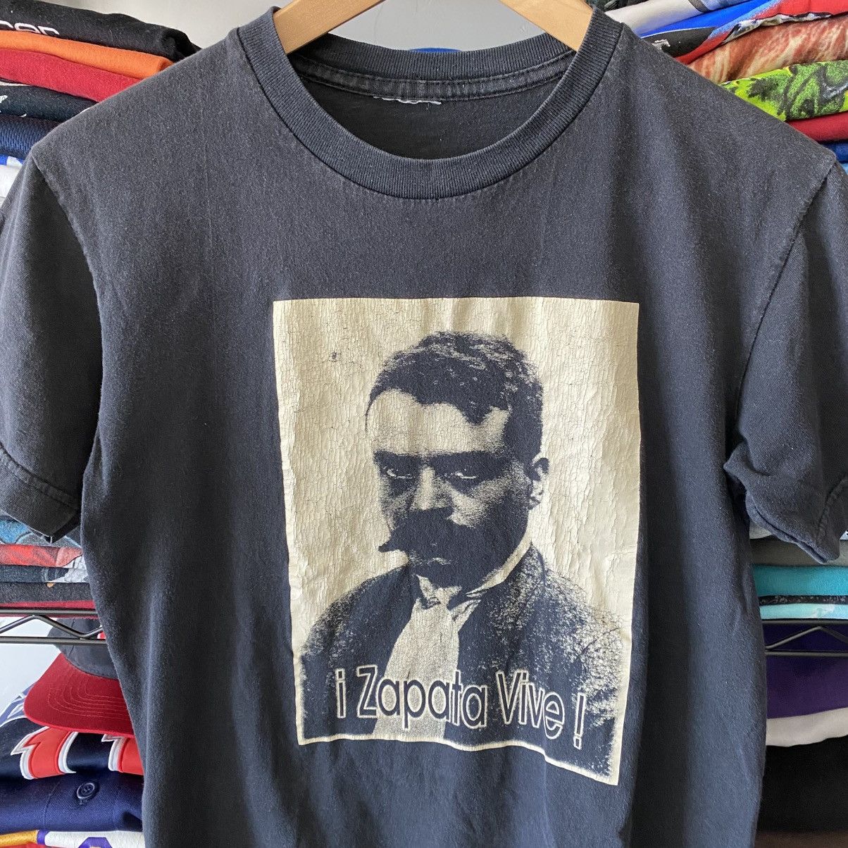 Vintage Vintage Zapata Vive T-Shirt Movie Promo 2009 Mexico FZLN Size US S / EU 44-46 / 1 - 2 Thumbnail