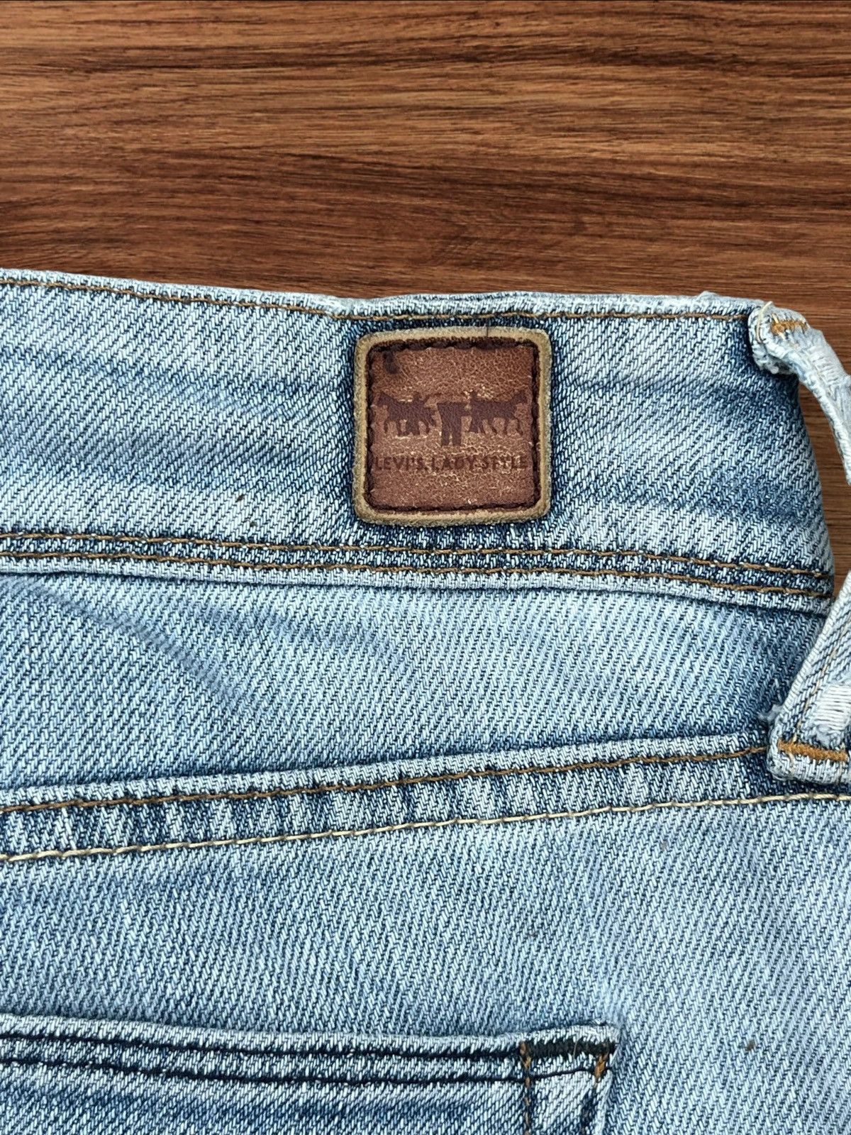 Levi's × Levi's Vintage Clothing Vintage Y2K Levi’s Light Blue Washed Mid Rise Flare Jeans Size 29" - 5 Thumbnail