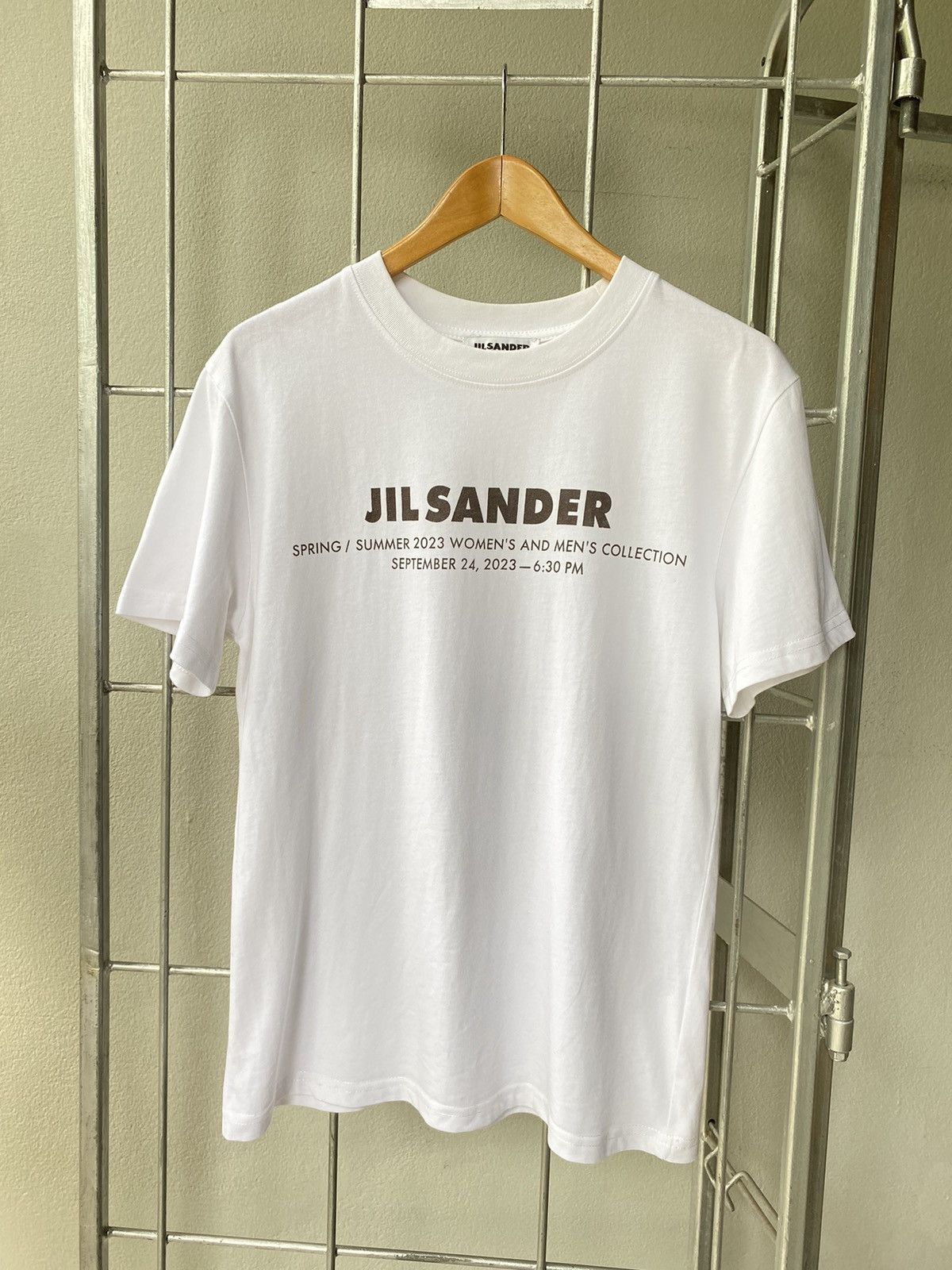 トップス JIL SANDER 23SS LOGO T-SHIRT Jil Sander JILSANDER SS23 Staff Logo T-Shirt | Grailed