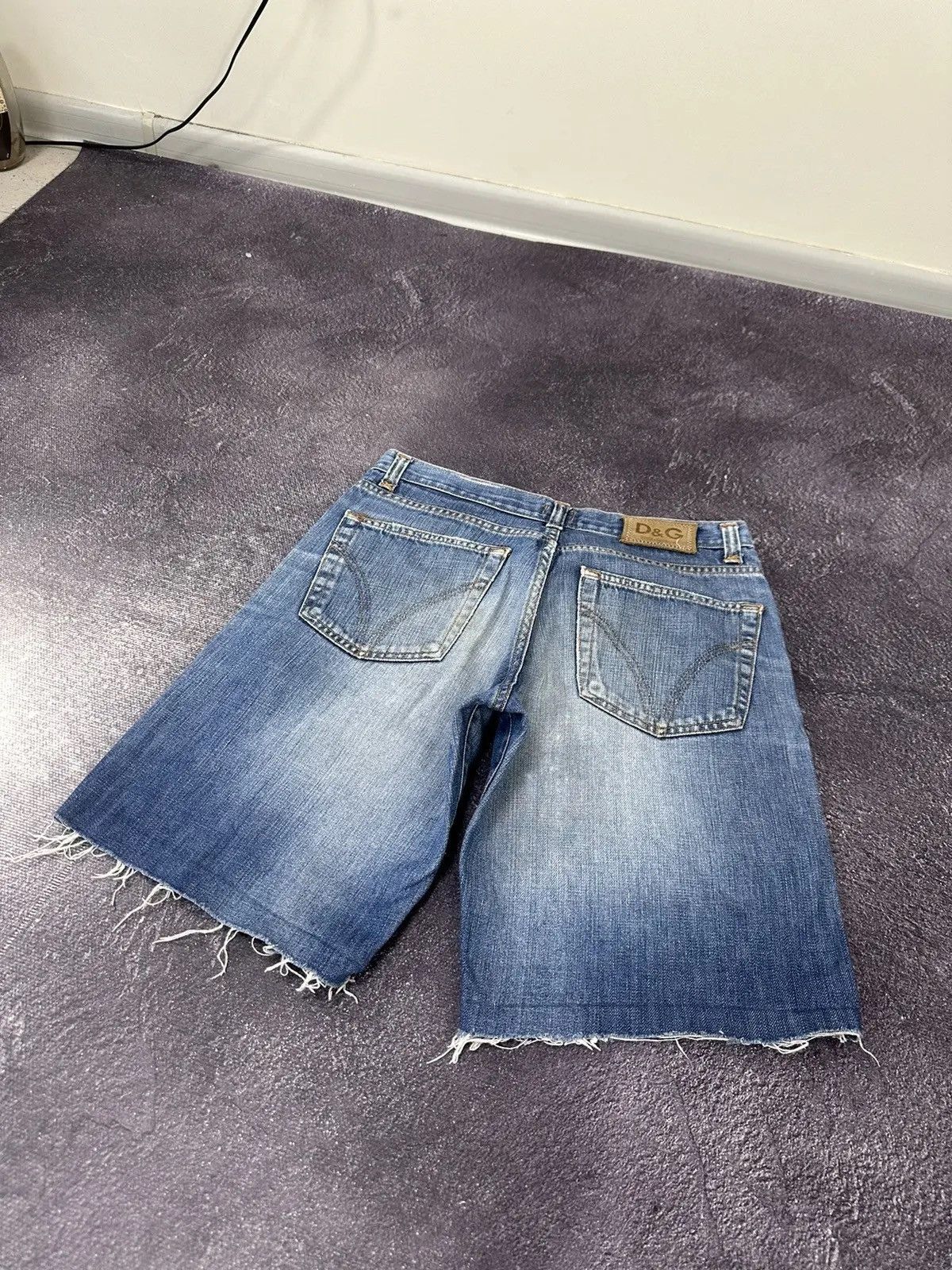 Dolce & Gabbana × Vintage Vintage Dolce & Gabbana Y2K Women's Distressed Denim Shorts Size 32" / US 10 / IT 46 - 4 Thumbnail
