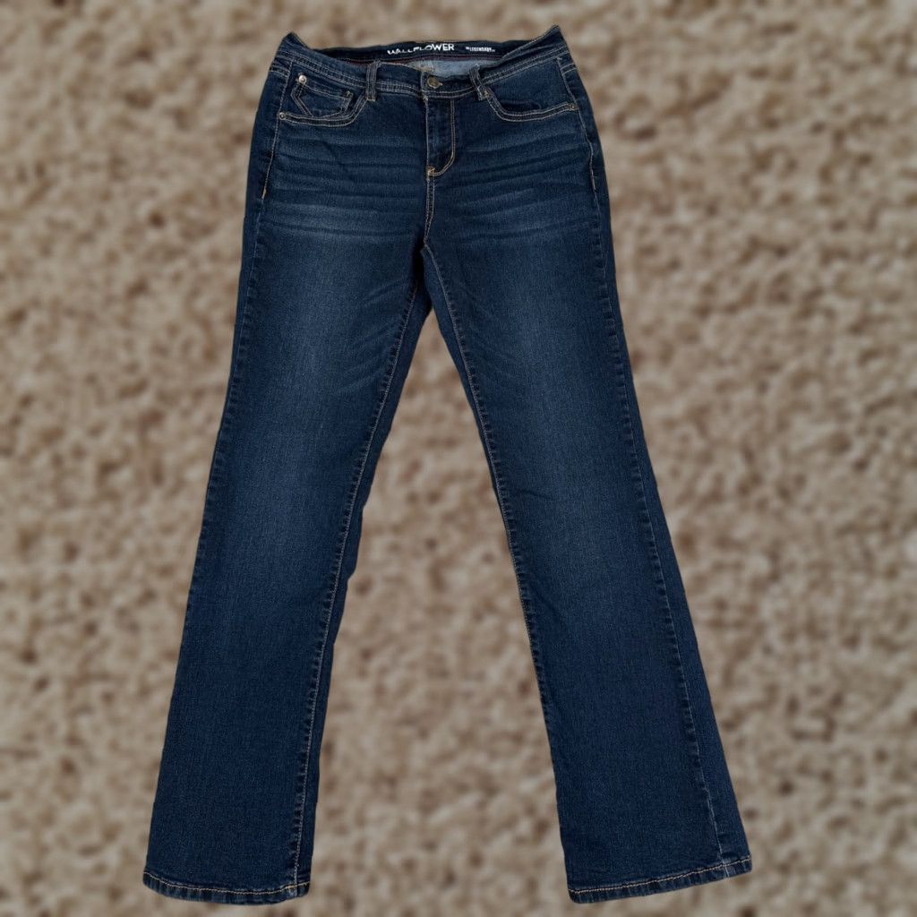 Wallflower Jeans Women Jeans Blue Dark Wash Mid Rise 26x29 7 Regular Bootcut Stretch 5-Pocket Embroidered Rhinestone Denim Cotton Blend