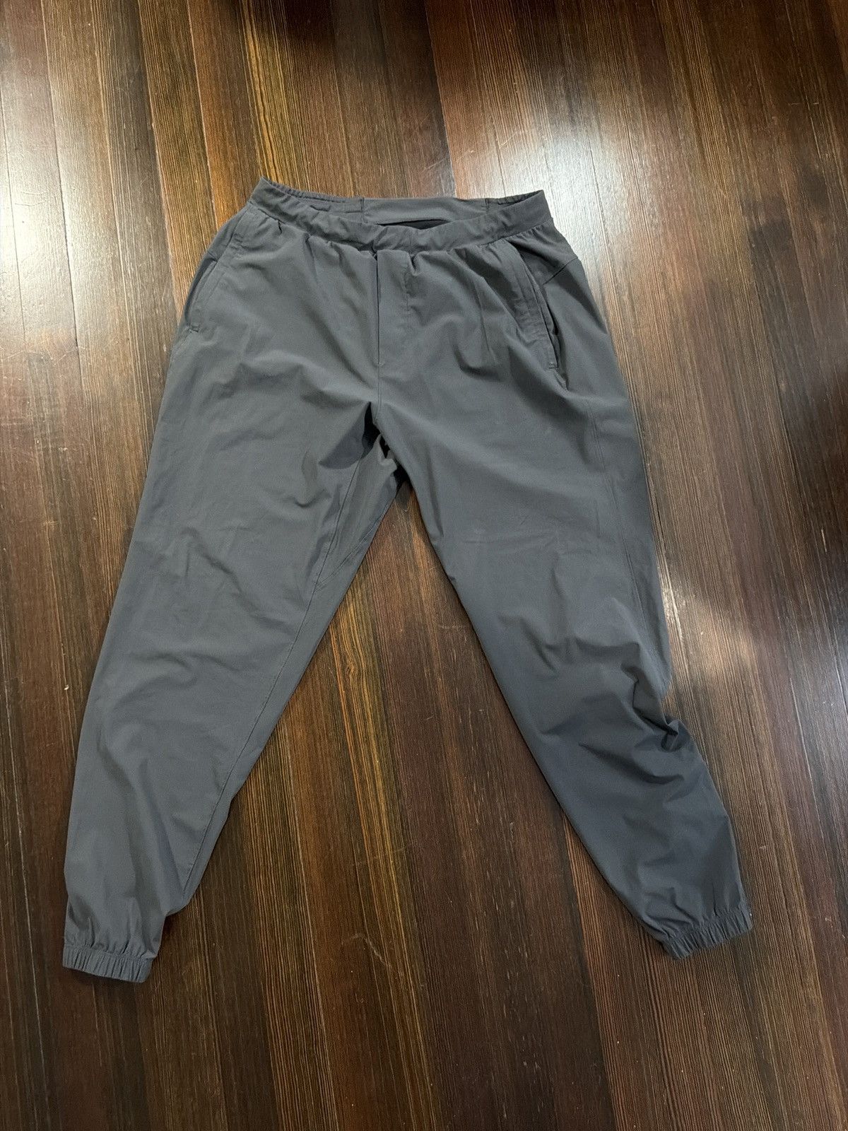 Lululemon Lululemon crop joggers size 34 Size US 34 / EU 50 - 1 Thumbnail