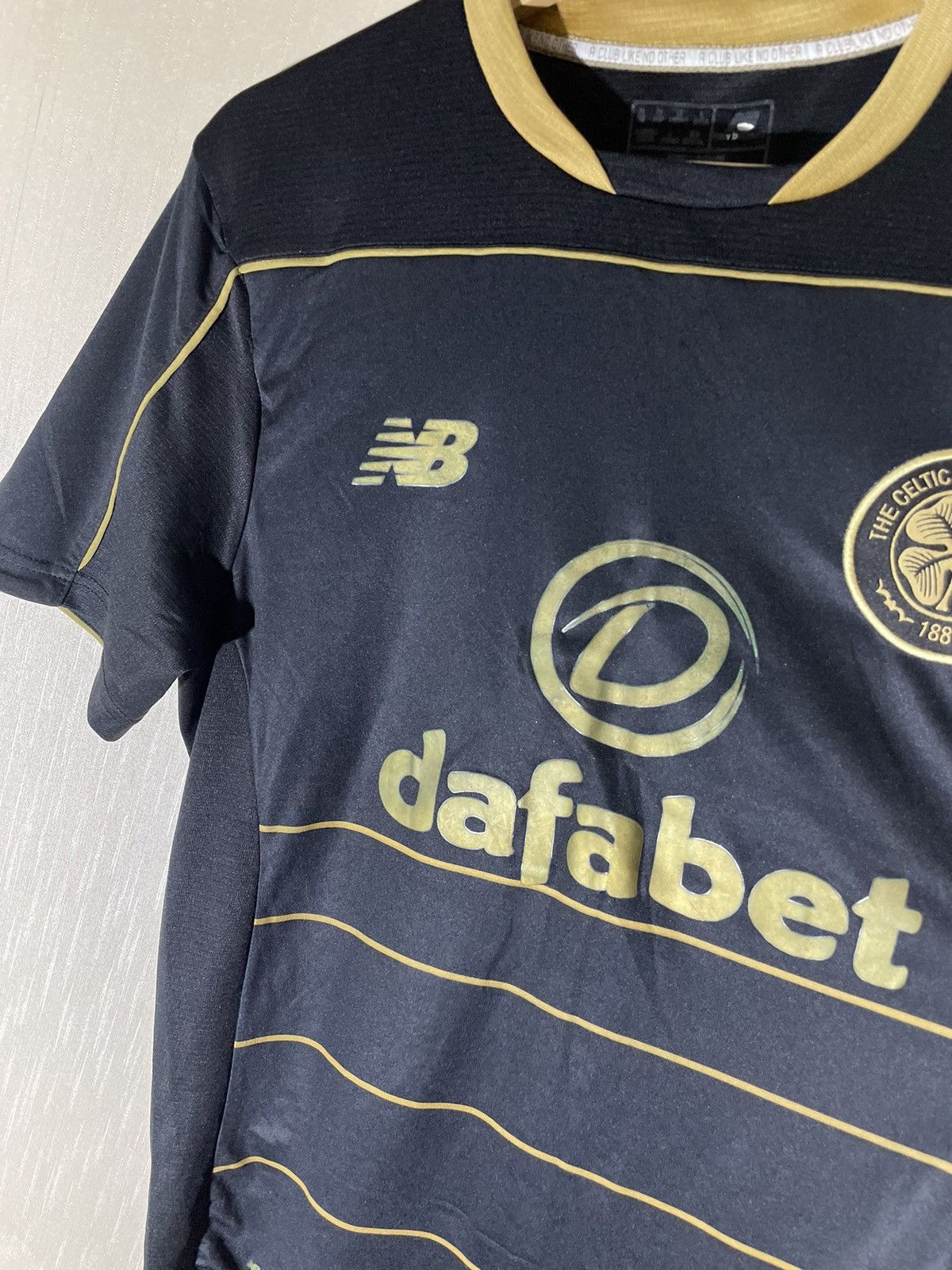 New Balance New balance Celtic streetwear soccer jersey Size US M / EU 48-50 / 2 - 6 Thumbnail