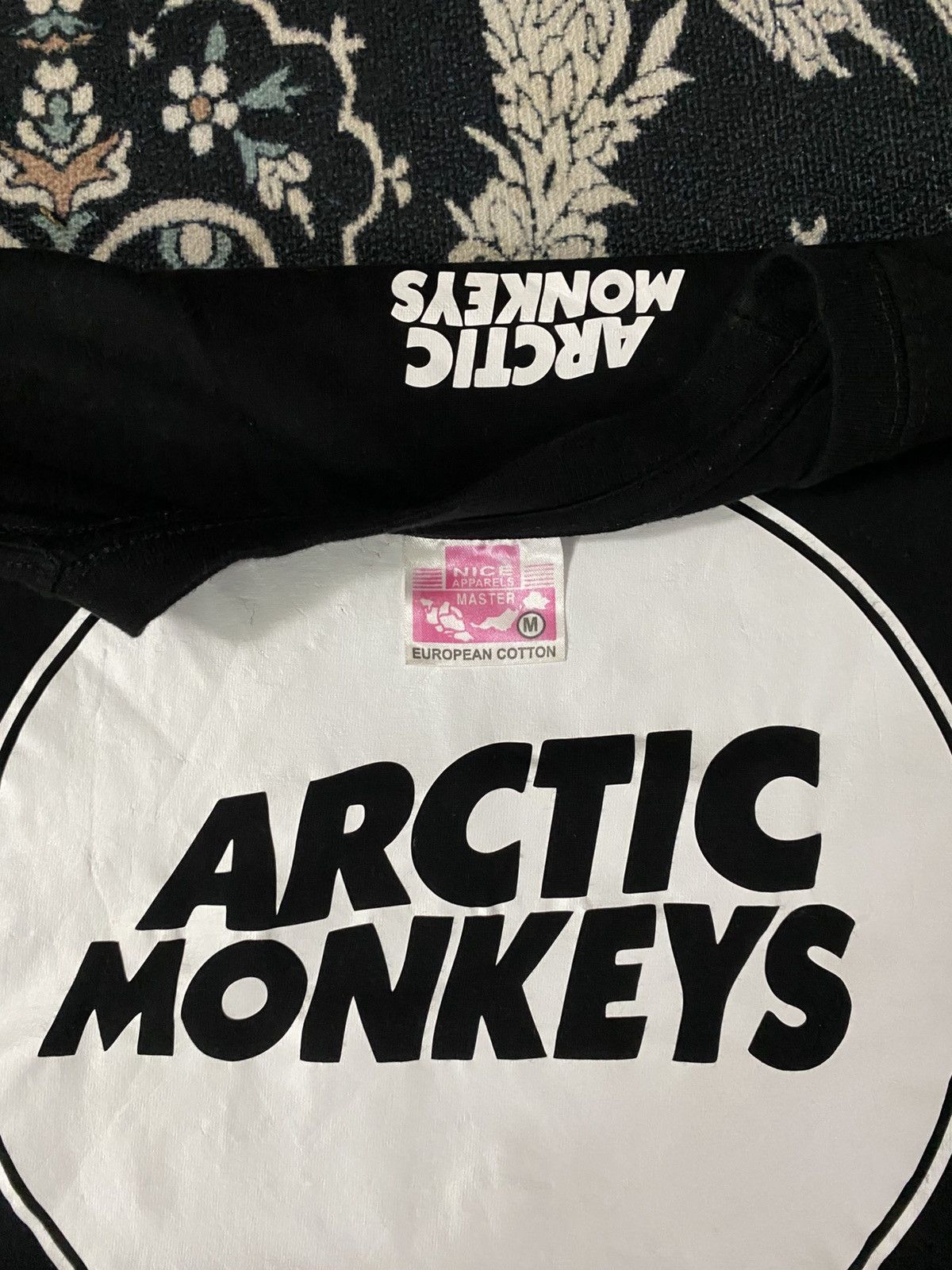 Vintage Artic Monkeys band tee Size US M / EU 48-50 / 2 - 3 Thumbnail