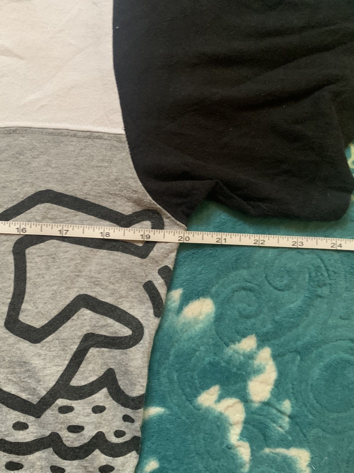 Uniqlo Uniqlo X Keith Haring Size US M / EU 48-50 / 2 - 3 Thumbnail