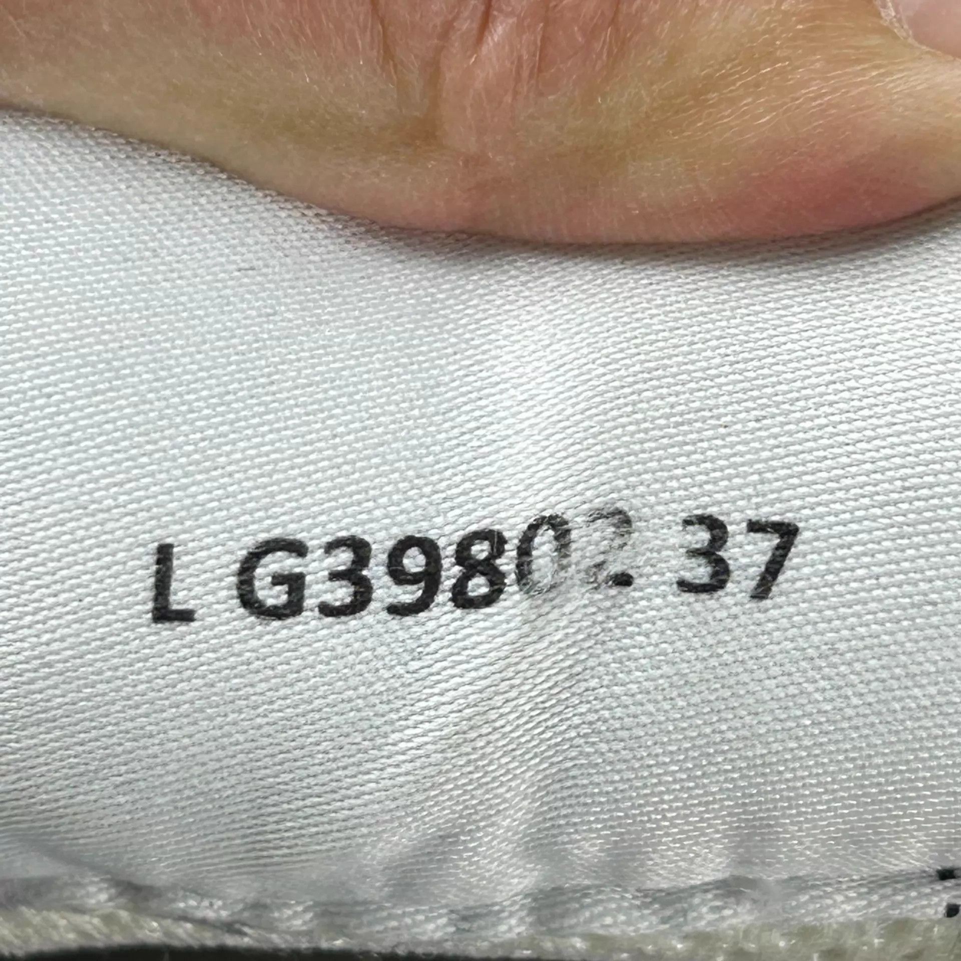 Chanel Chanel 23P CC Logo pre-owned Women's Sneakers 37 Size US 6.5 / IT 36.5 - 7 Thumbnail