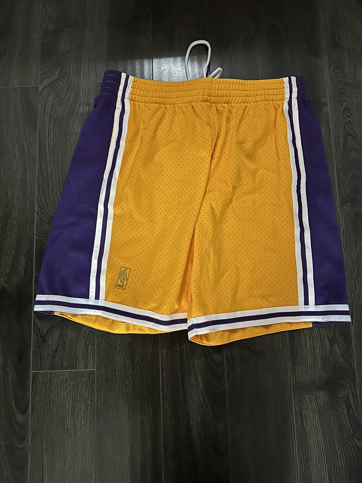 Mitchell & Ness × NBA Los Angeles Lakers 96-97 Mitchell & Ness Vintage Shorts Size US 38 / EU 54 - 1 Thumbnail