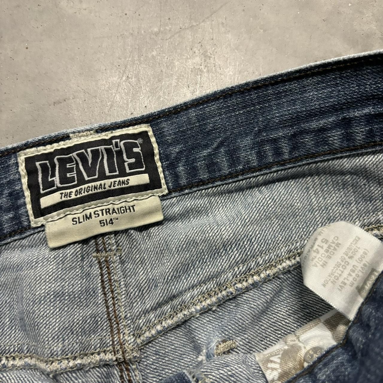 Levi's × Vintage Crazy Vintage Y2K/2000s Grunge Levi’s Medium Wash Essential Denim Jeans! Size US 34 / EU 50 - 8 Thumbnail