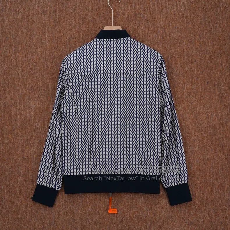 Valentino Valentino V marks full of printed jackets Size US S / EU 44-46 / 1 - 2 Thumbnail