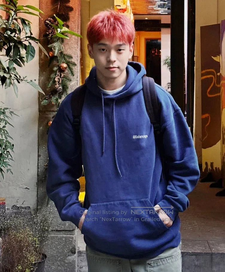 Balenciaga Balenciaga Blue Embroidered Small Logo Sweatshirt Hoodie Size US L / EU 52-54 / 3 - 9 Thumbnail