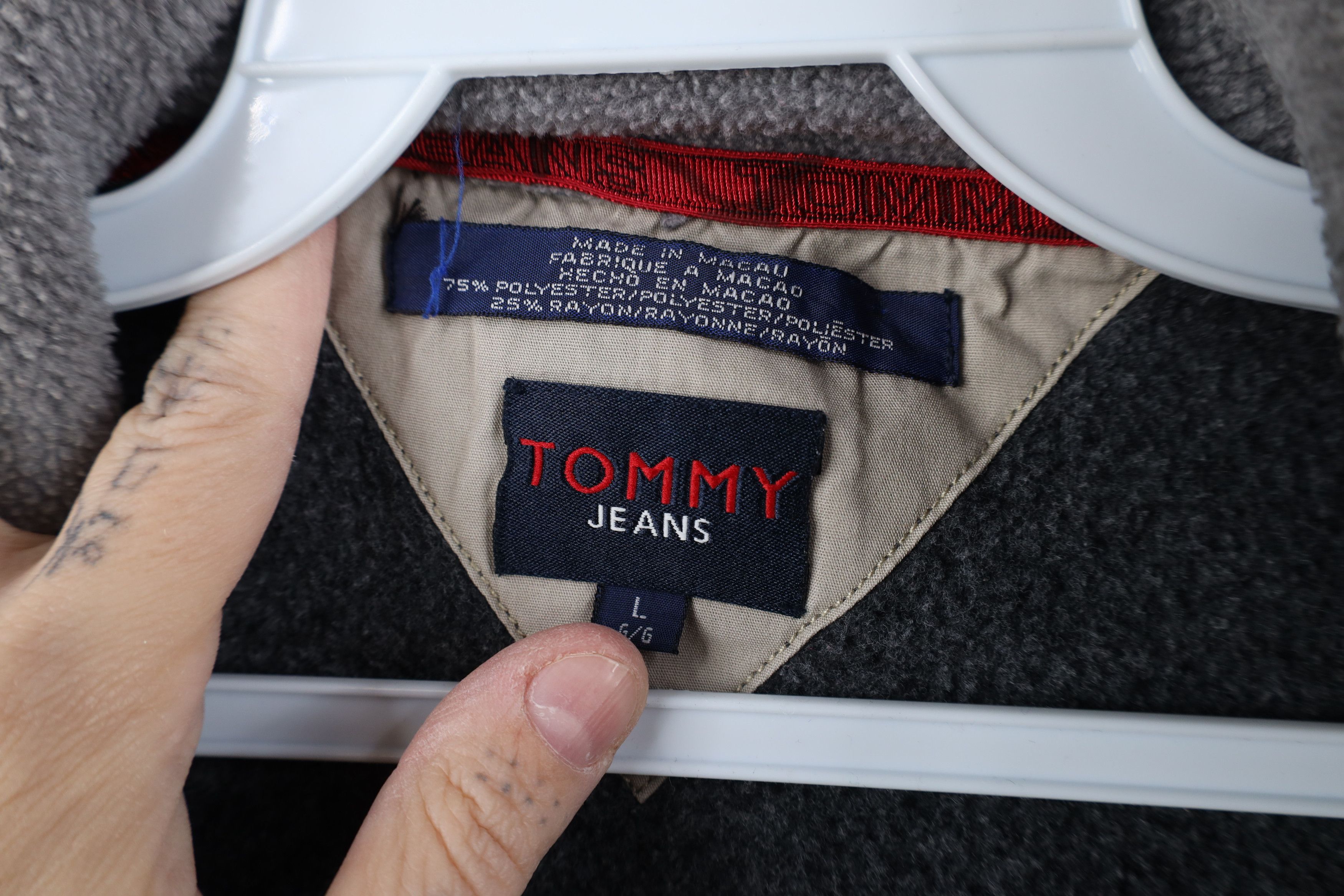 Tommy Hilfiger Vintage 90s Tommy Hilfiger Half Zip Fleece Pullover Jacket Size US L / EU 52-54 / 3 - 8 Thumbnail
