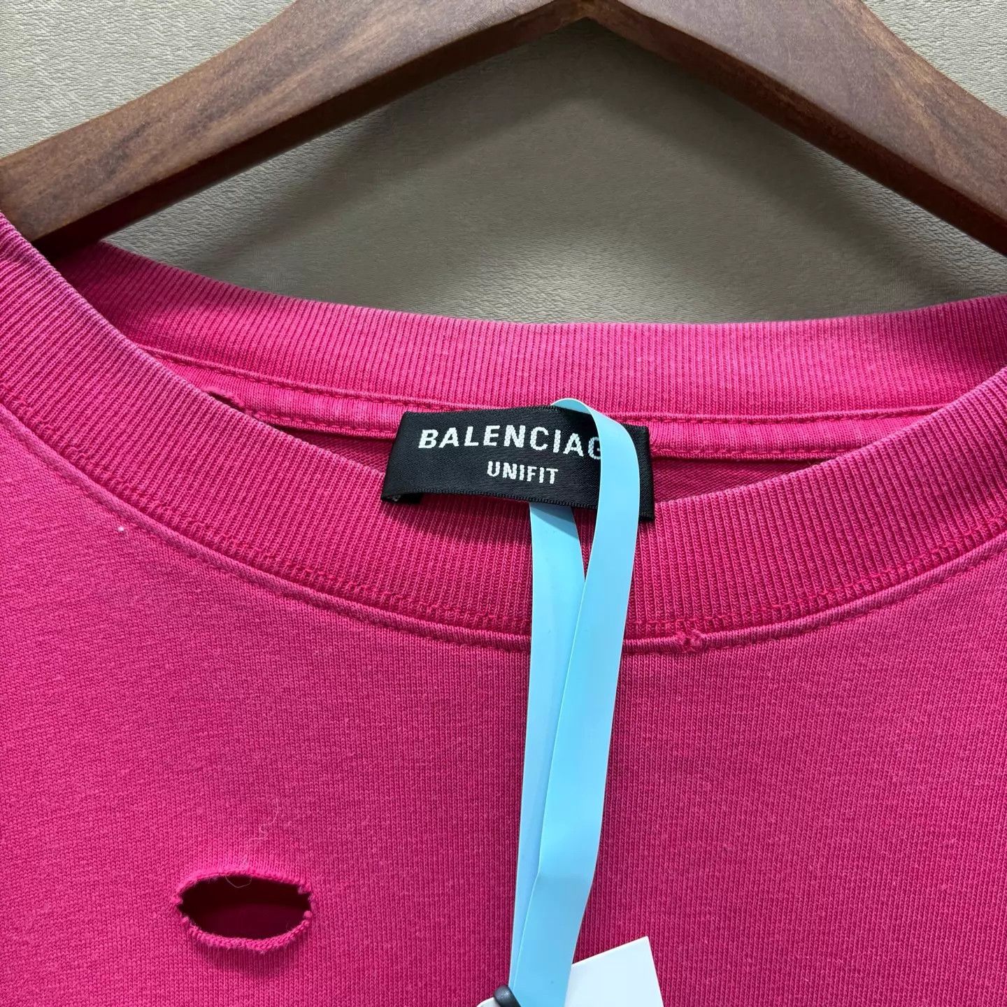 Balenciaga Balenciaga Distressed Logo Crewneck T-Shirt M Size US M / EU 48-50 / 2 - 3 Thumbnail