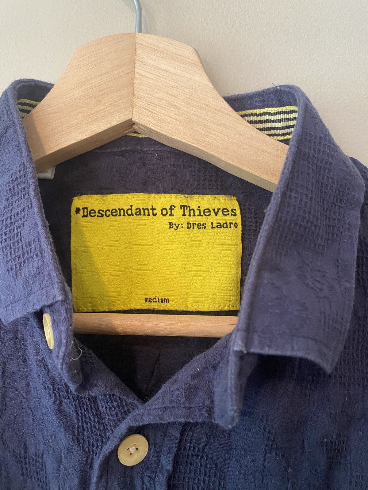 Descendant of Thieves Descendant of Thieves Short Sleeve Blue Button Up Size US S / EU 44-46 / 1 - 5 Thumbnail