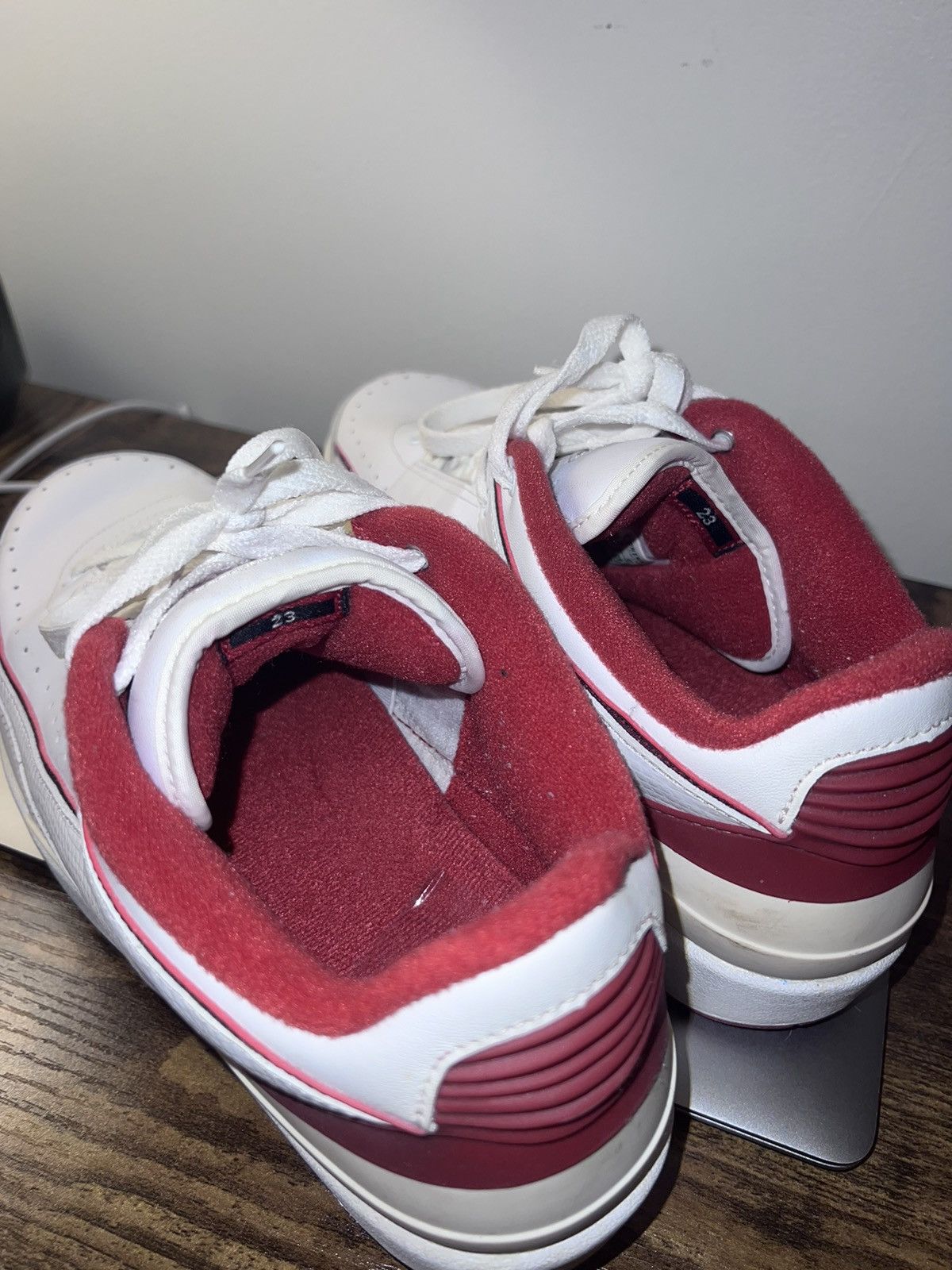 Jordan Brand Jordan 2 Chicago low Size US 10.5 / EU 43-44 - 2 Thumbnail