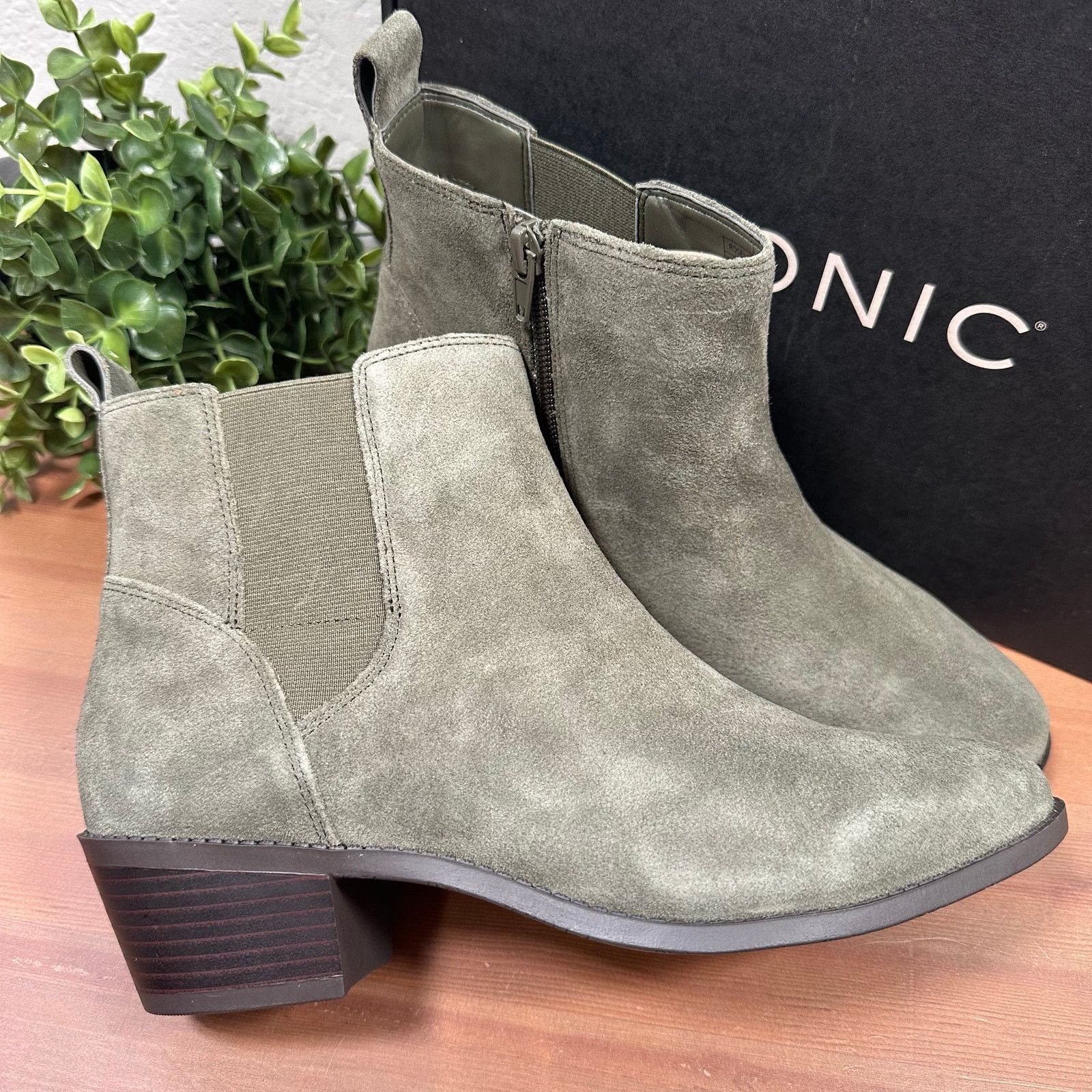 Vionic Vionic Roseland Wide Water-Repellent Suede Ankle Boots Size US 9 / IT 39 - 3 Thumbnail