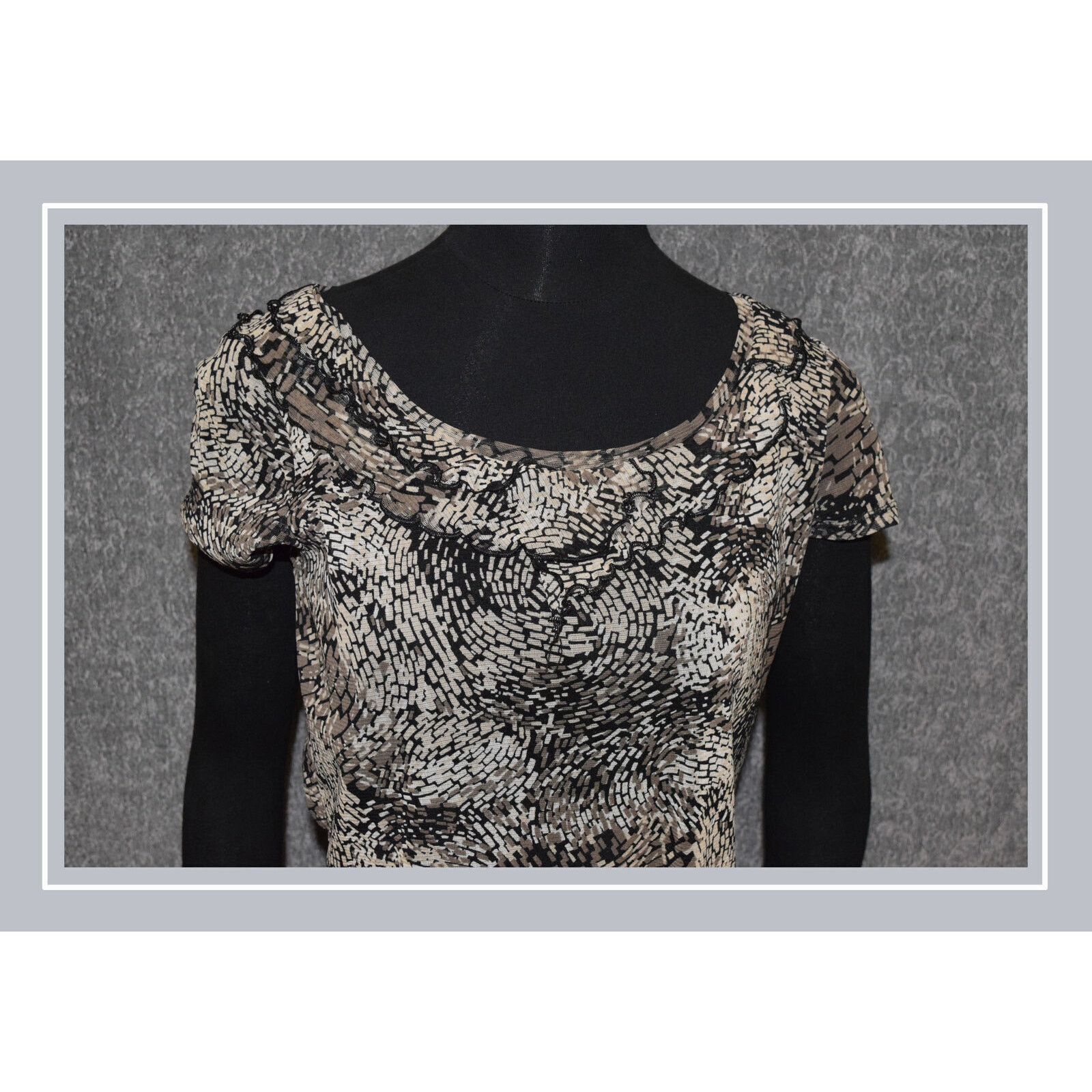 Vintage 212 Collection Abstract Ruffle Neck Cap Sleeve Blouse SZ S Size S / US 4 / IT 40 - 2 Thumbnail