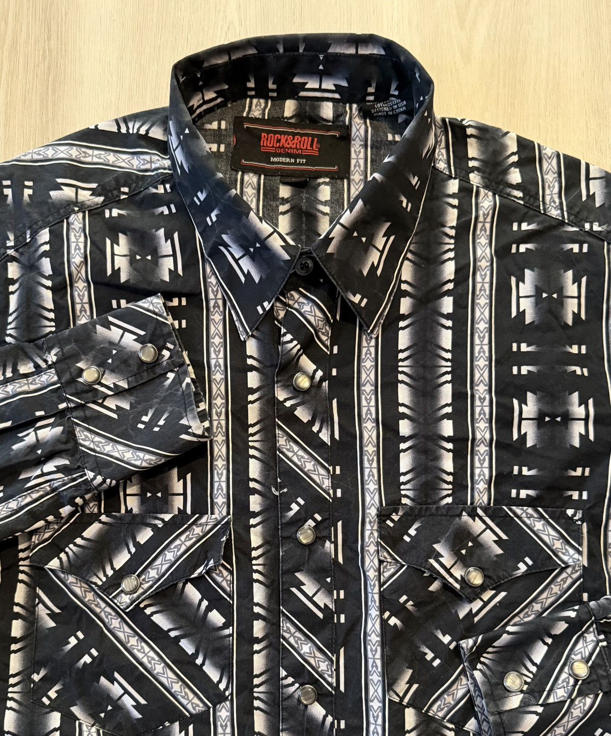 Other Rock & Roll Denim Black White Pearl Snap Aztec Fit Sz S Size US S / EU 44-46 / 1 - 1 Thumbnail