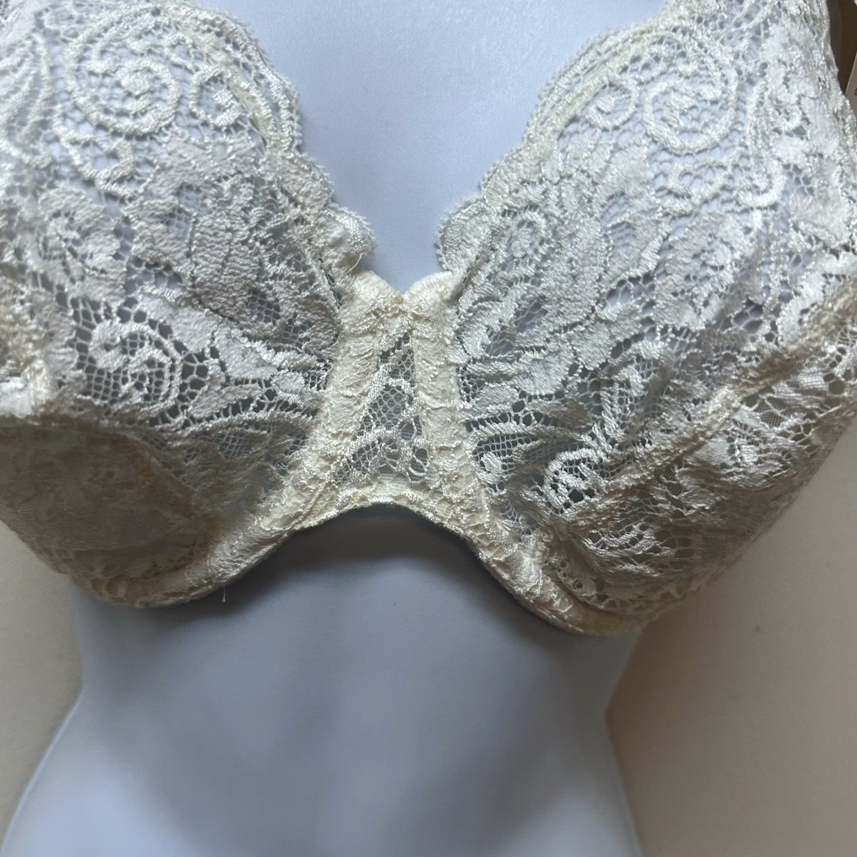 Donna Karan VINTAGE Donna Karan Lace Nylon Bullet Bra 34DD USA NEW NOS Ivory Pin Up Womens 34DD Size ONE SIZE - 3 Thumbnail