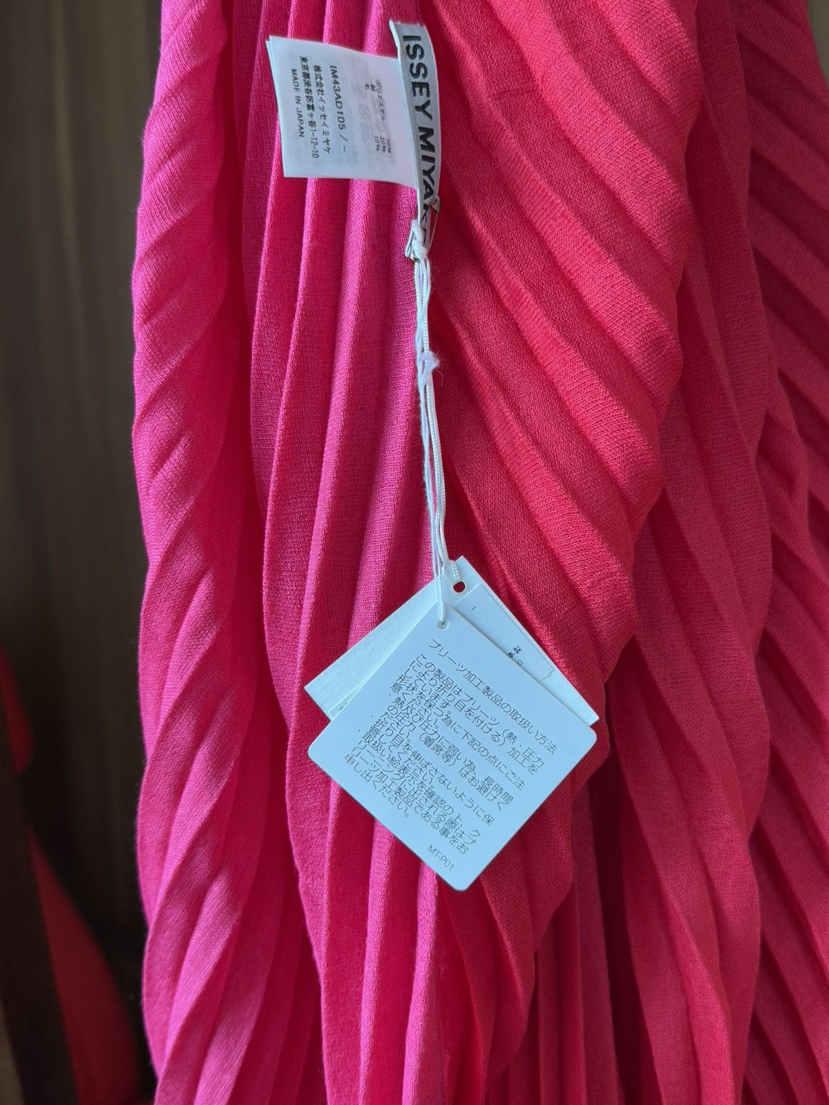 Issey Miyake × Pleats Please Issey Miyake Issey Miyake Double Pleats Stole - Day Pink Size ONE SIZE - 8 Thumbnail