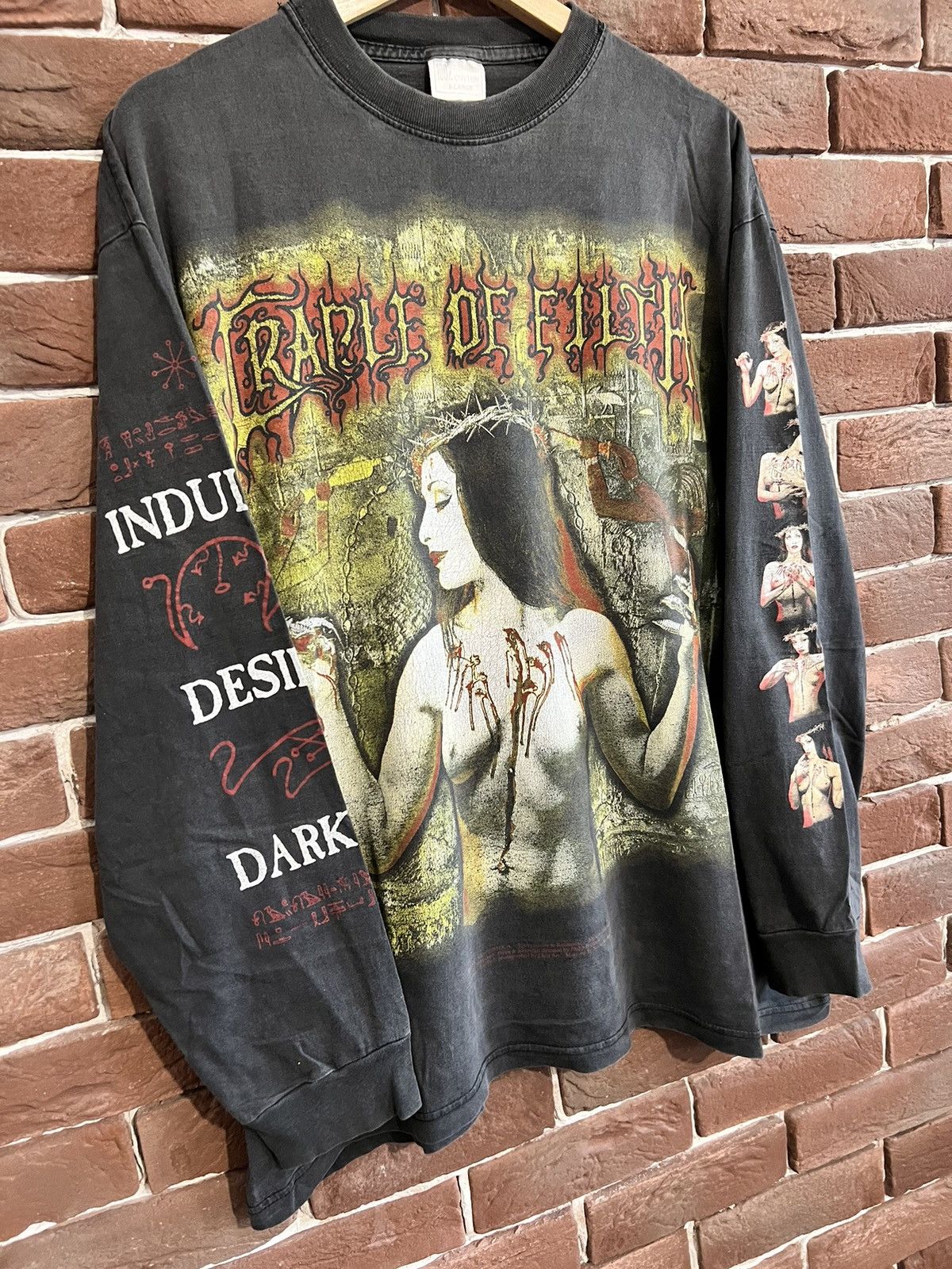 Band Tees Vintage 1998 Cradle of Filth "Praise The Whore" Band Tshirt Size US XL / EU 56 / 4 - 4 Thumbnail