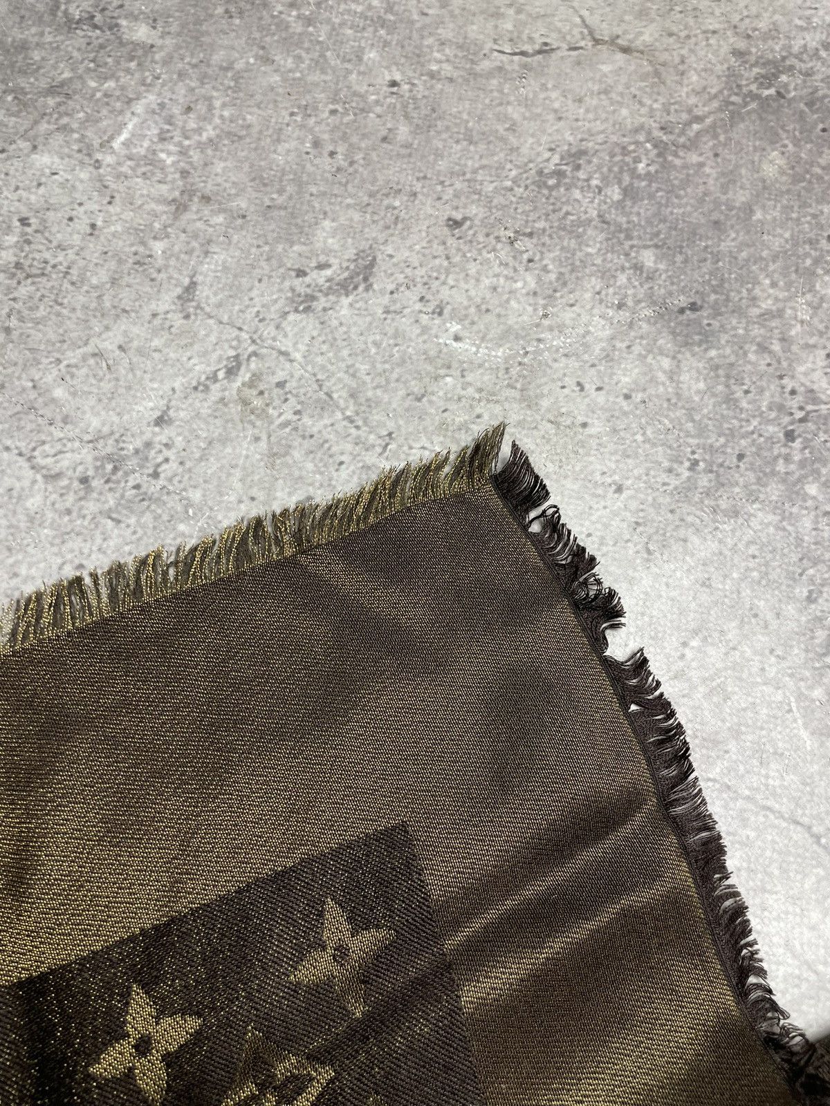 Louis Vuitton Louis Vuitton Brown and Gold Wool scarf Size ONE SIZE - 11 Thumbnail