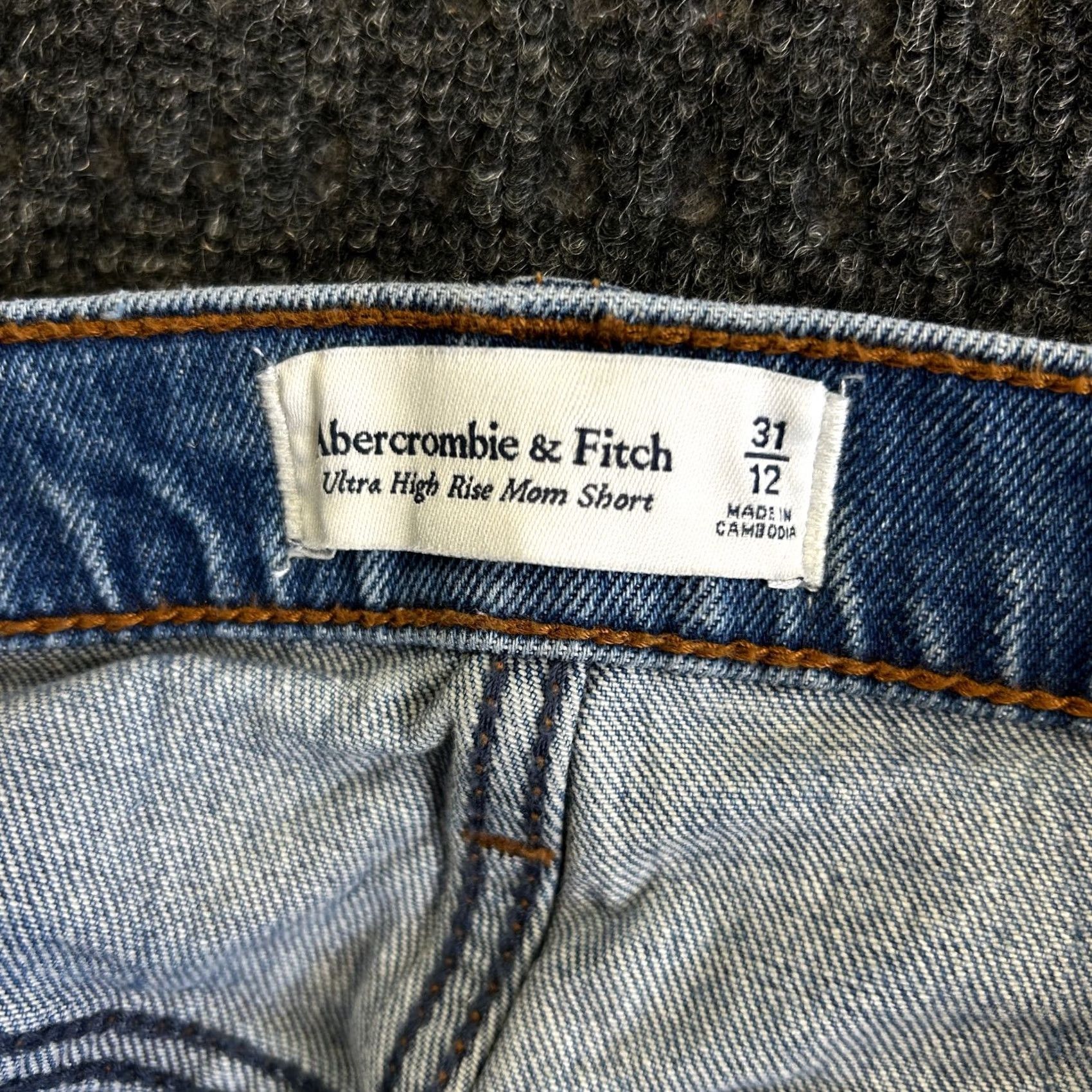 Abercrombie & Fitch VINTAGE Abercrombie & Fitch Denim Jean Shorts Womens 12 31 Ultra High Rise Mom Distresse Blue 5-Pocket Womens Boys Girls Mens Size 34" / US 12 / IT 48 - 2 Thumbnail