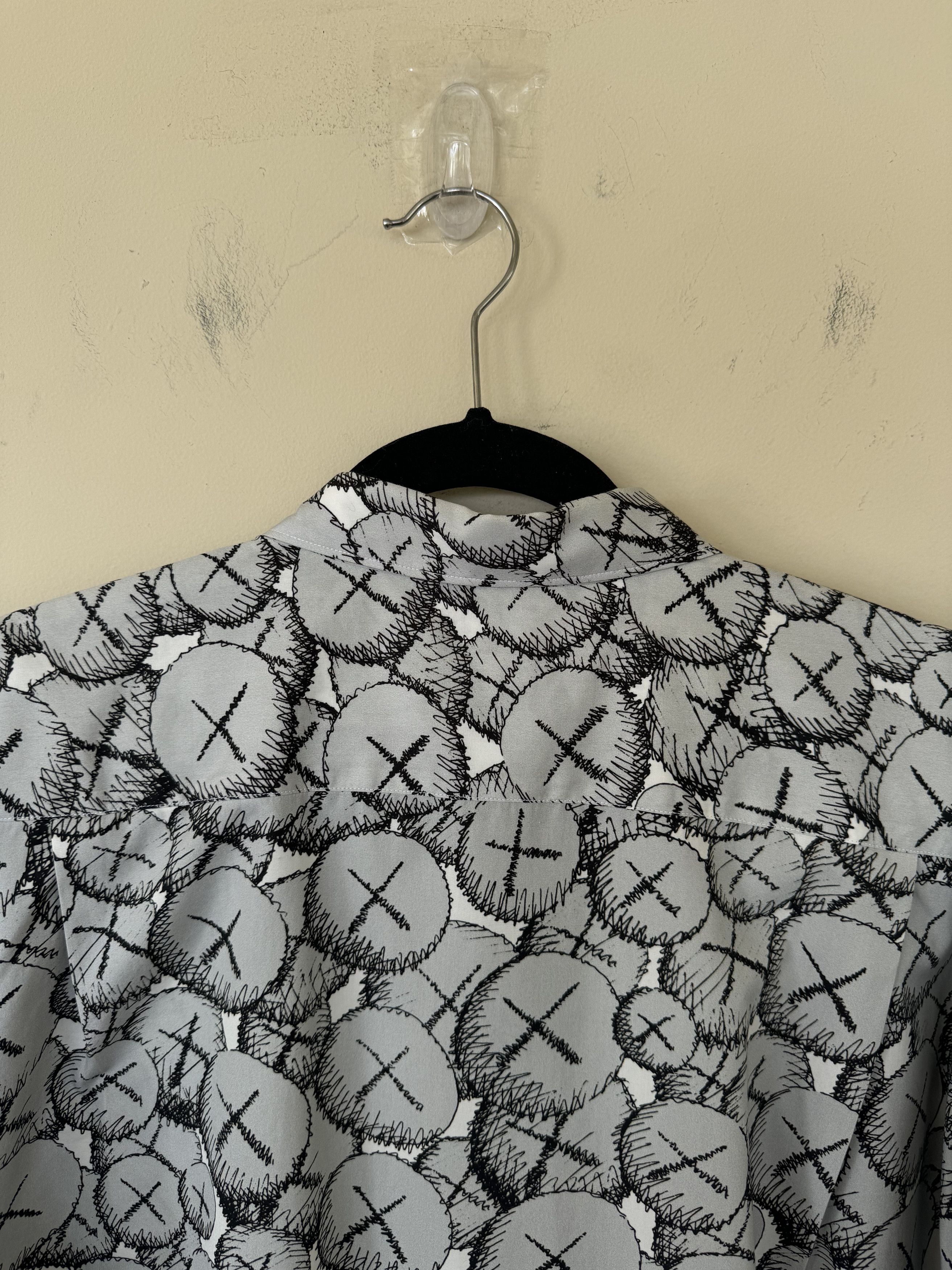 Comme des Garcons SHIRT × Kaws Comme des Garcons Shirt x Kaws Button Up Size US XL / EU 56 / 4 - 13 Thumbnail