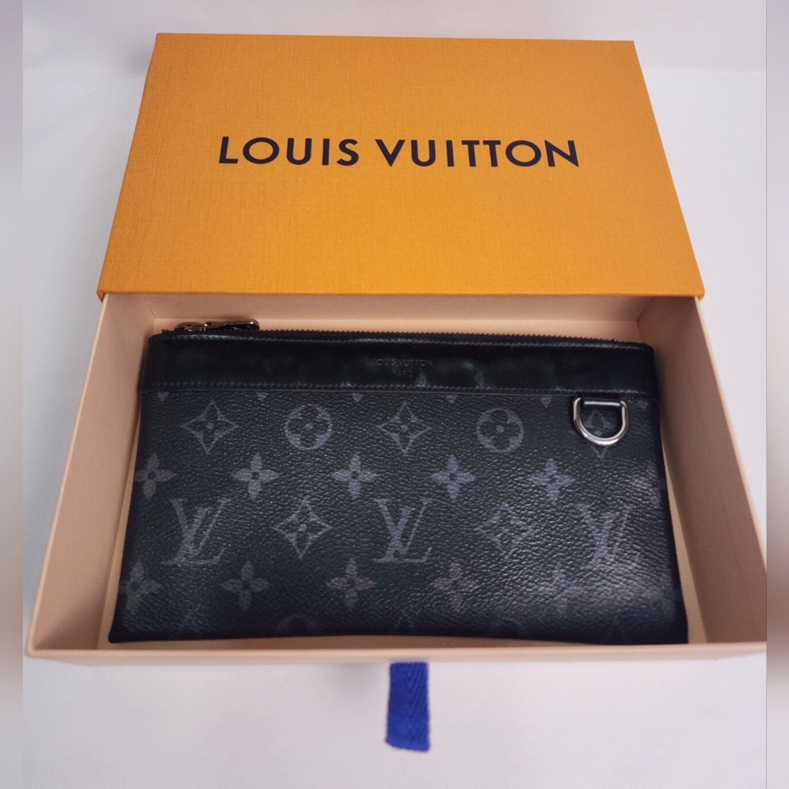 Louis Vuitton Louis Vuitton Discovery Pochette Monogram Eclipse Canvas PM Size ONE SIZE - 15 Thumbnail